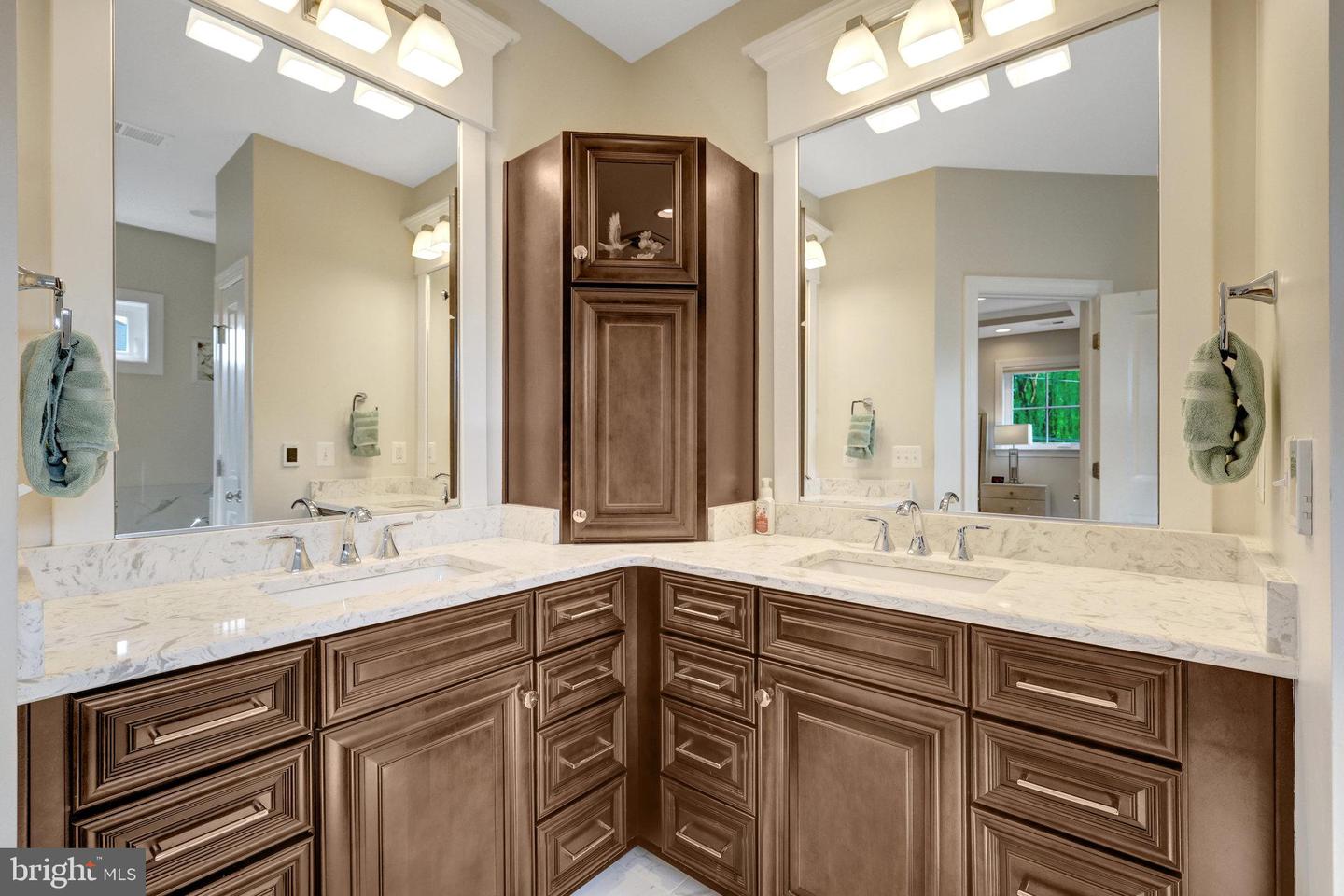 300 JADE CT NW, VIENNA, Virginia 22180, 5 Bedrooms Bedrooms, ,4 BathroomsBathrooms,Residential,For sale,300 JADE CT NW,VAFX2247198 MLS # VAFX2247198