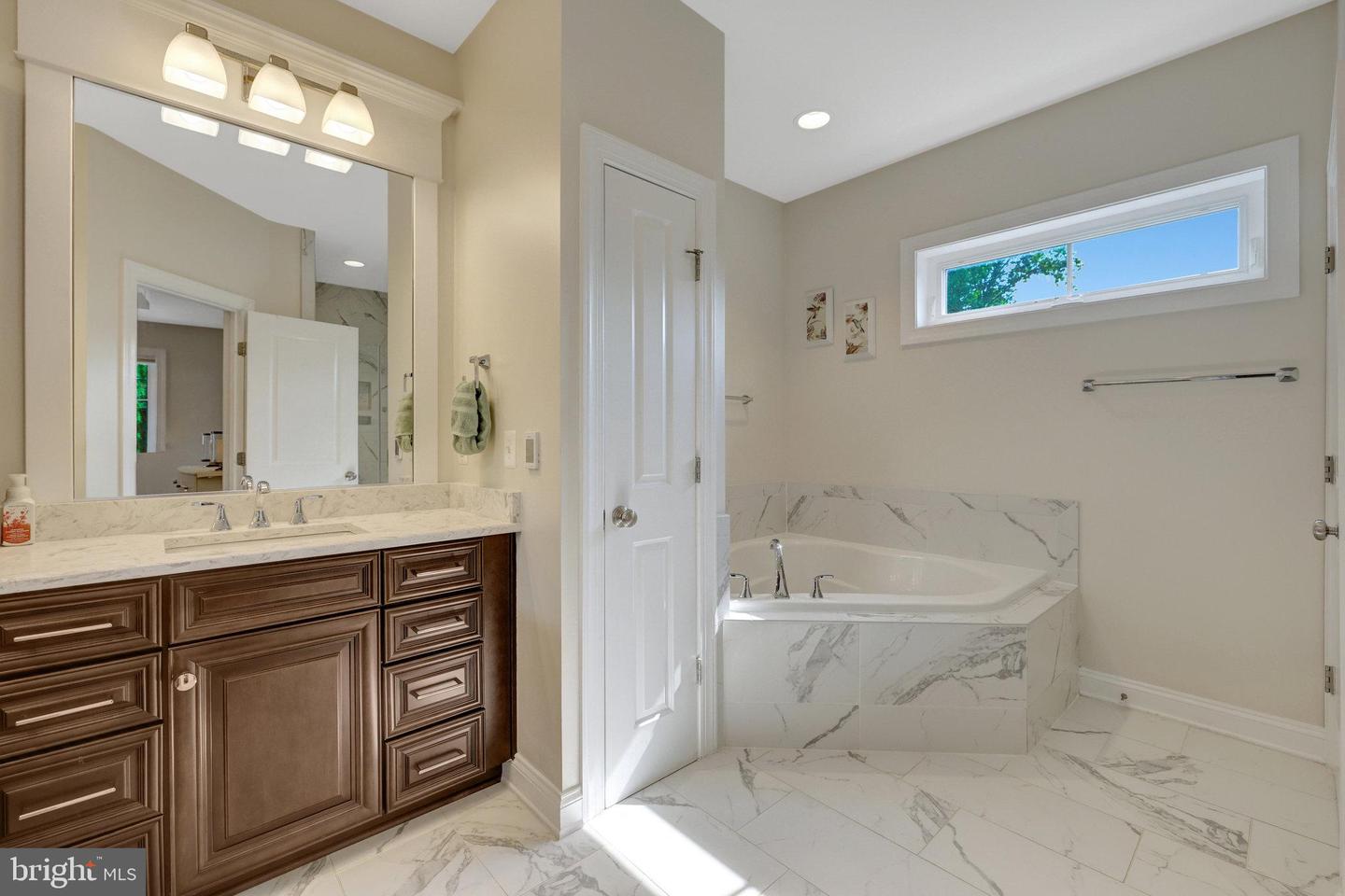 300 JADE CT NW, VIENNA, Virginia 22180, 5 Bedrooms Bedrooms, ,4 BathroomsBathrooms,Residential,For sale,300 JADE CT NW,VAFX2247198 MLS # VAFX2247198