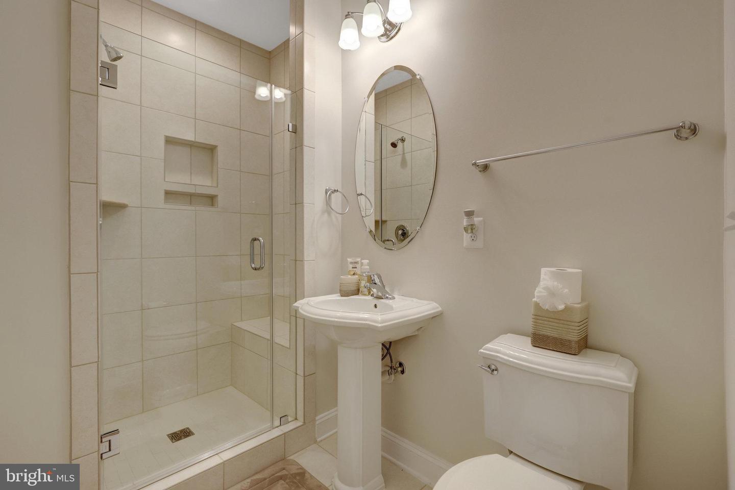 300 JADE CT NW, VIENNA, Virginia 22180, 5 Bedrooms Bedrooms, ,4 BathroomsBathrooms,Residential,For sale,300 JADE CT NW,VAFX2247198 MLS # VAFX2247198