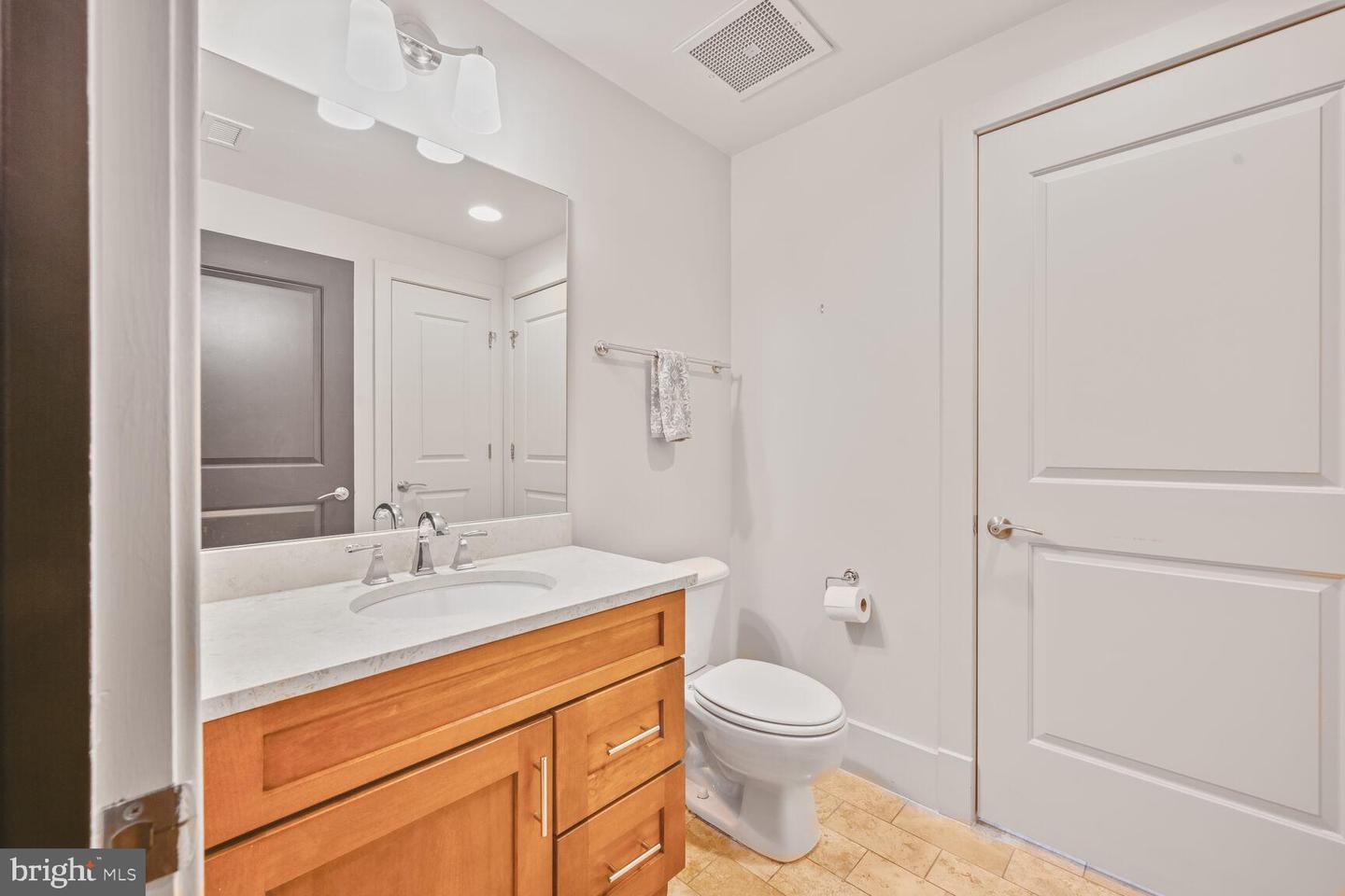 1615 N QUEEN ST #M303, ARLINGTON, Virginia 22209, 2 Bedrooms Bedrooms, ,2 BathroomsBathrooms,Residential,For sale,1615 N QUEEN ST #M303,VAAR2059154 MLS # VAAR2059154