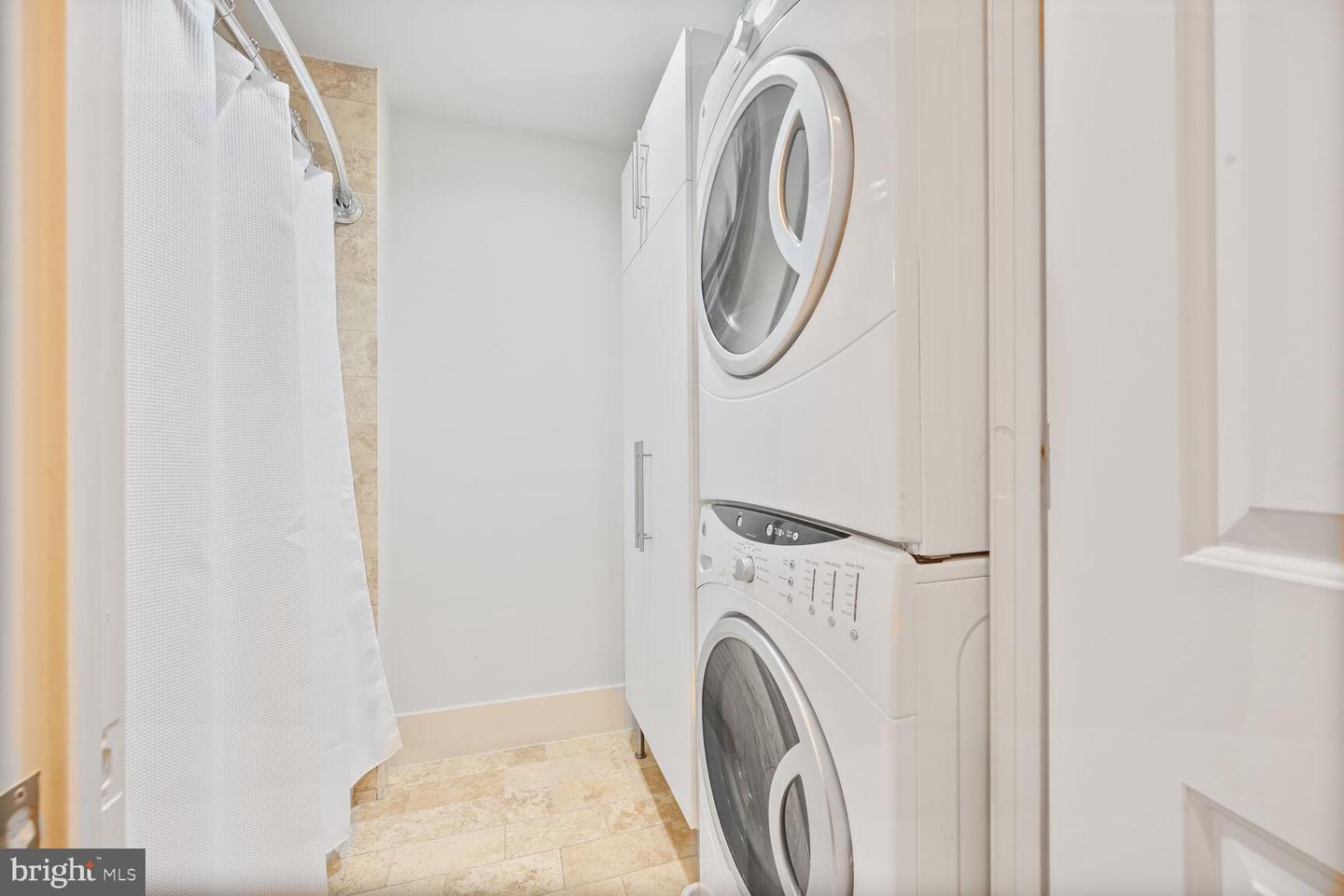 1615 N QUEEN ST #M303, ARLINGTON, Virginia 22209, 2 Bedrooms Bedrooms, ,2 BathroomsBathrooms,Residential,For sale,1615 N QUEEN ST #M303,VAAR2059154 MLS # VAAR2059154