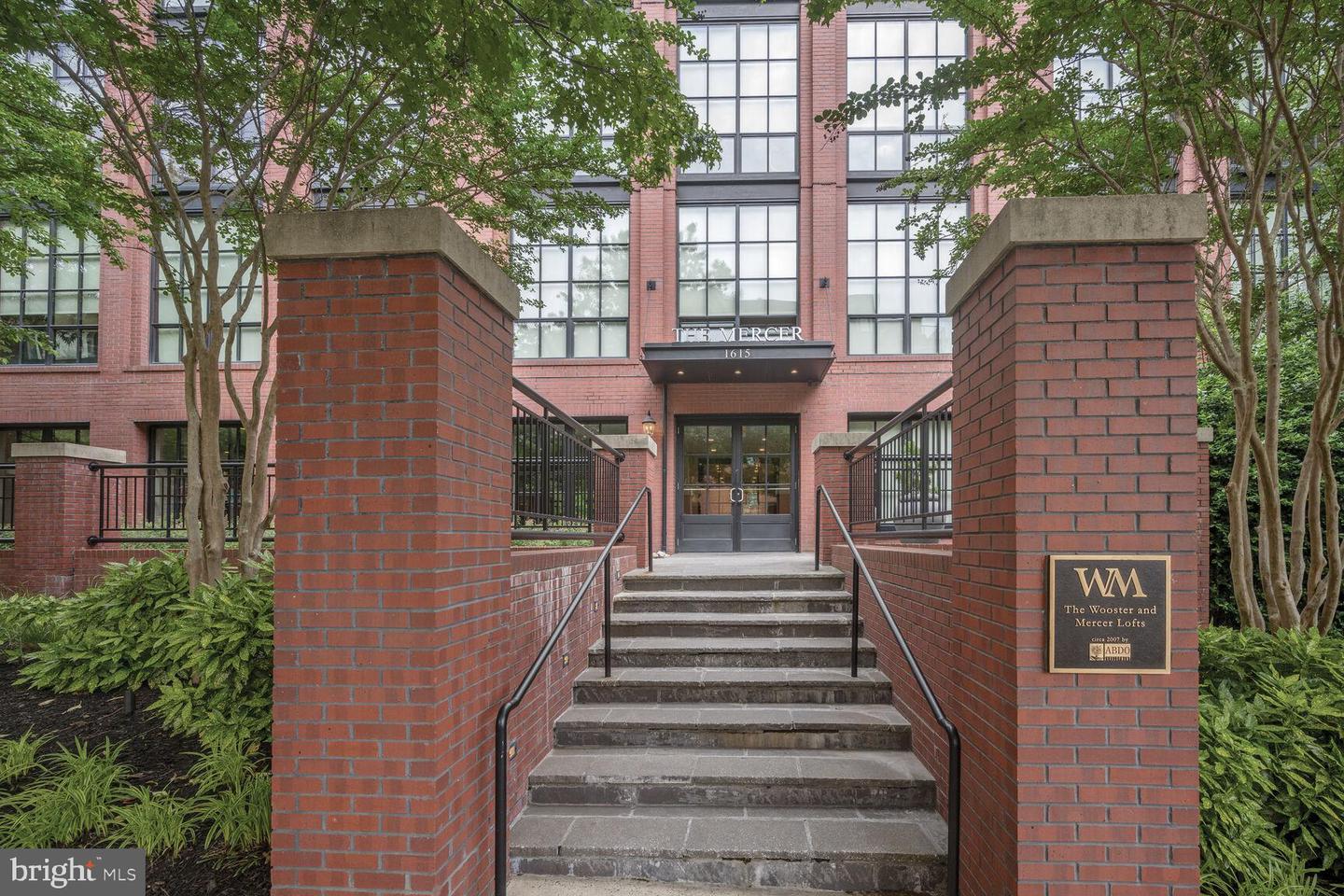 1615 N QUEEN ST #M303, ARLINGTON, Virginia 22209, 2 Bedrooms Bedrooms, ,2 BathroomsBathrooms,Residential,For sale,1615 N QUEEN ST #M303,VAAR2059154 MLS # VAAR2059154