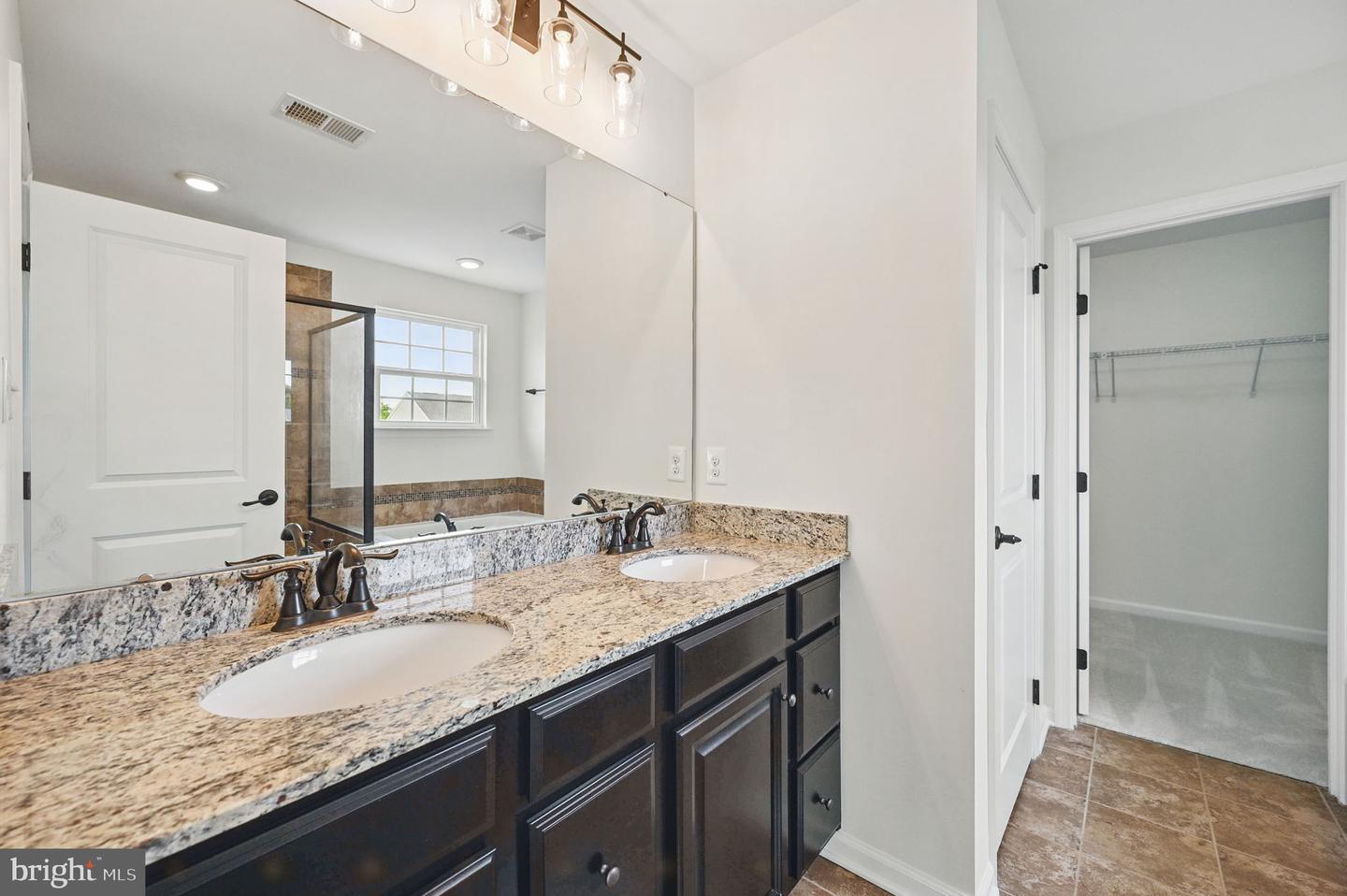8 WILLIAM ALBERT WAY, LOVETTSVILLE, Virginia 20180, 4 Bedrooms Bedrooms, ,3 BathroomsBathrooms,Residential,For sale,8 WILLIAM ALBERT WAY,VALO2099440 MLS # VALO2099440