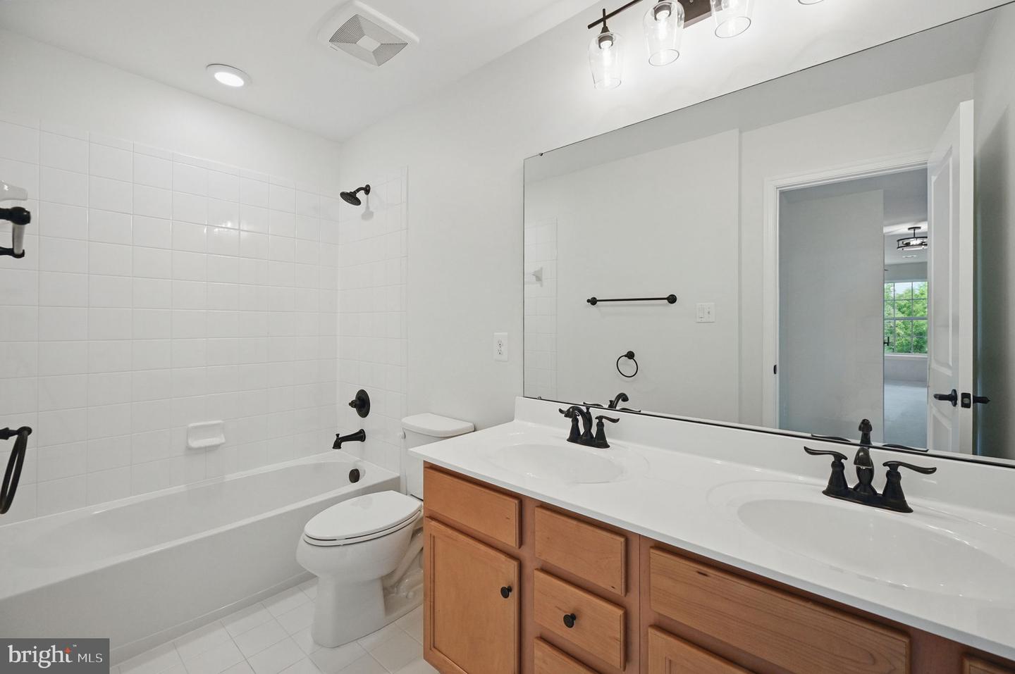 8 WILLIAM ALBERT WAY, LOVETTSVILLE, Virginia 20180, 4 Bedrooms Bedrooms, ,3 BathroomsBathrooms,Residential,For sale,8 WILLIAM ALBERT WAY,VALO2099440 MLS # VALO2099440