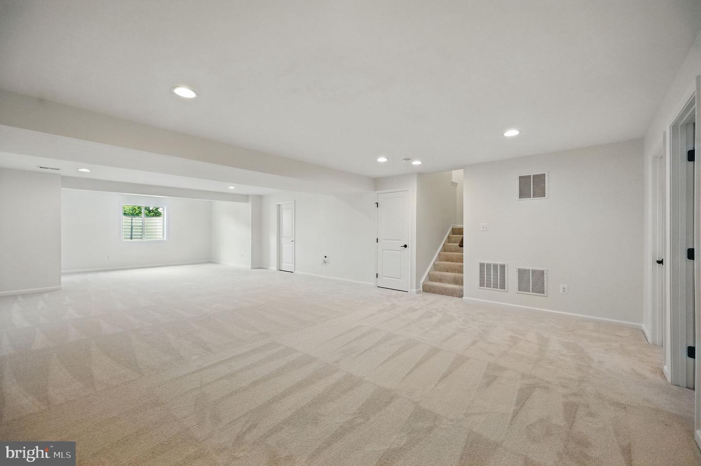 8 WILLIAM ALBERT WAY, LOVETTSVILLE, Virginia 20180, 4 Bedrooms Bedrooms, ,3 BathroomsBathrooms,Residential,For sale,8 WILLIAM ALBERT WAY,VALO2099440 MLS # VALO2099440