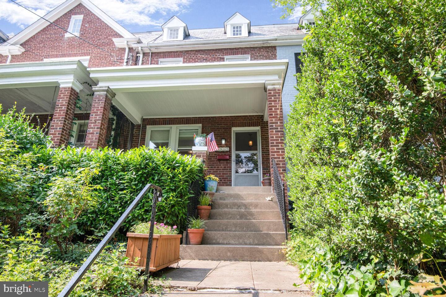 3905 BENTON ST NW, WASHINGTON, District Of Columbia 20007, 4 Bedrooms Bedrooms, ,3 BathroomsBathrooms,Residential,For sale,3905 BENTON ST NW,DCDC2205472 MLS # DCDC2205472