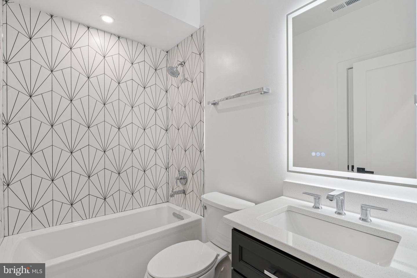 636 EDGEWOOD ST NE #B, WASHINGTON, District Of Columbia 20017, 3 Bedrooms Bedrooms, ,2 BathroomsBathrooms,Residential,For sale,636 EDGEWOOD ST NE #B,DCDC2205508 MLS # DCDC2205508