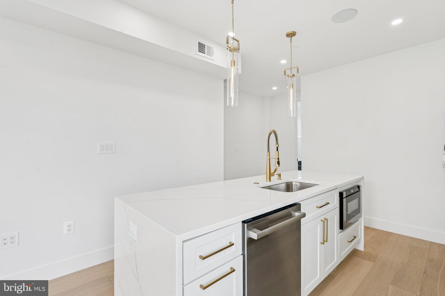 636 EDGEWOOD ST NE #B, WASHINGTON, District Of Columbia 20017, 3 Bedrooms Bedrooms, ,2 BathroomsBathrooms,Residential,For sale,636 EDGEWOOD ST NE #B,DCDC2205508 MLS # DCDC2205508