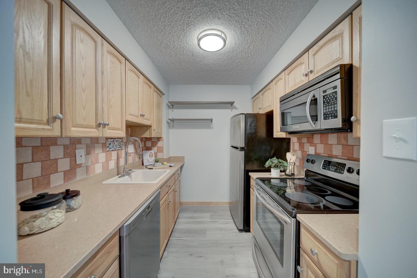 5300 HOLMES RUN PKWY #709, ALEXANDRIA, Virginia 22304, 2 Bedrooms Bedrooms, ,2 BathroomsBathrooms,Residential,For sale,5300 HOLMES RUN PKWY #709,VAAX2046490 MLS # VAAX2046490