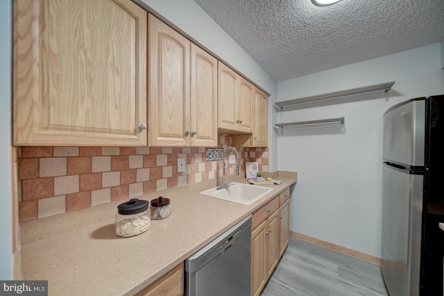 5300 HOLMES RUN PKWY #709, ALEXANDRIA, Virginia 22304, 2 Bedrooms Bedrooms, ,2 BathroomsBathrooms,Residential,For sale,5300 HOLMES RUN PKWY #709,VAAX2046490 MLS # VAAX2046490