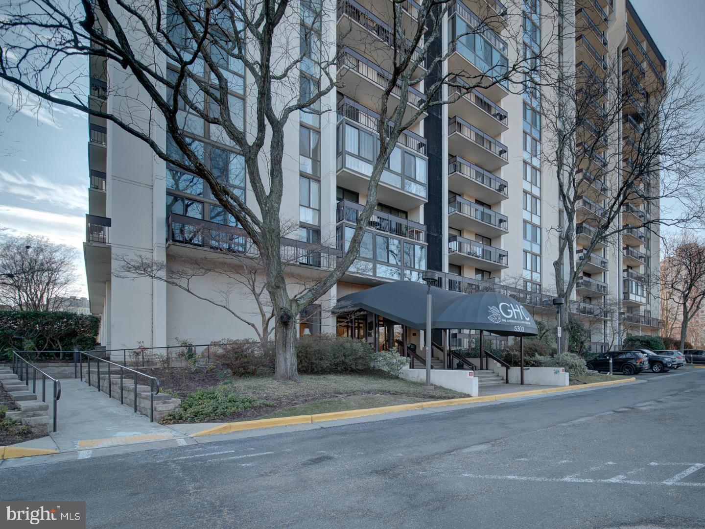 5300 HOLMES RUN PKWY #709, ALEXANDRIA, Virginia 22304, 2 Bedrooms Bedrooms, ,2 BathroomsBathrooms,Residential,For sale,5300 HOLMES RUN PKWY #709,VAAX2046490 MLS # VAAX2046490