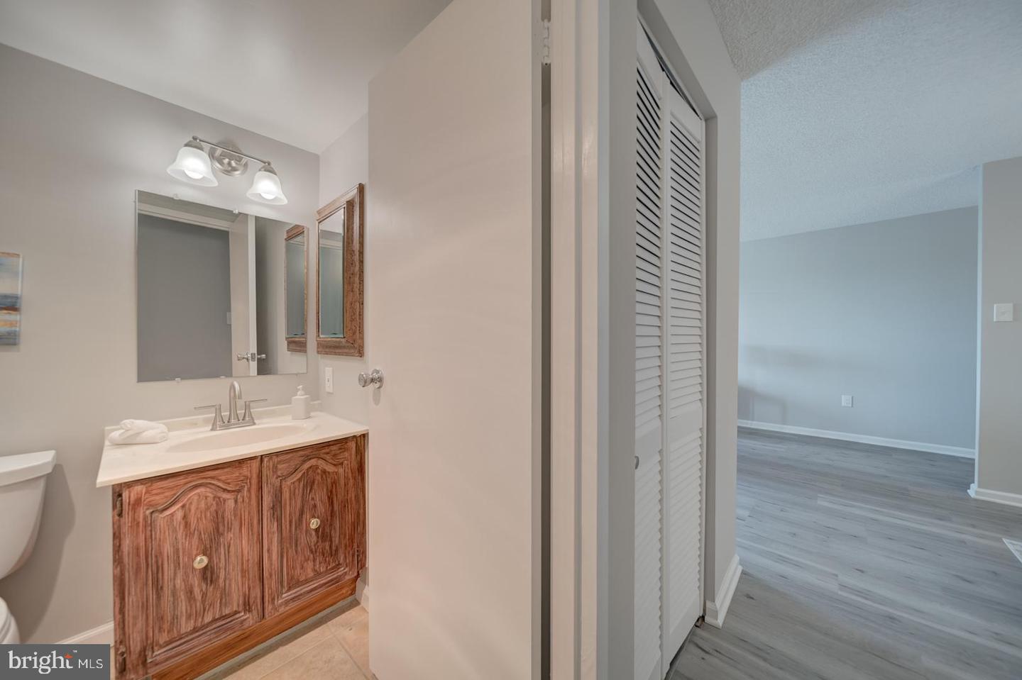 5300 HOLMES RUN PKWY #709, ALEXANDRIA, Virginia 22304, 2 Bedrooms Bedrooms, ,2 BathroomsBathrooms,Residential,For sale,5300 HOLMES RUN PKWY #709,VAAX2046490 MLS # VAAX2046490