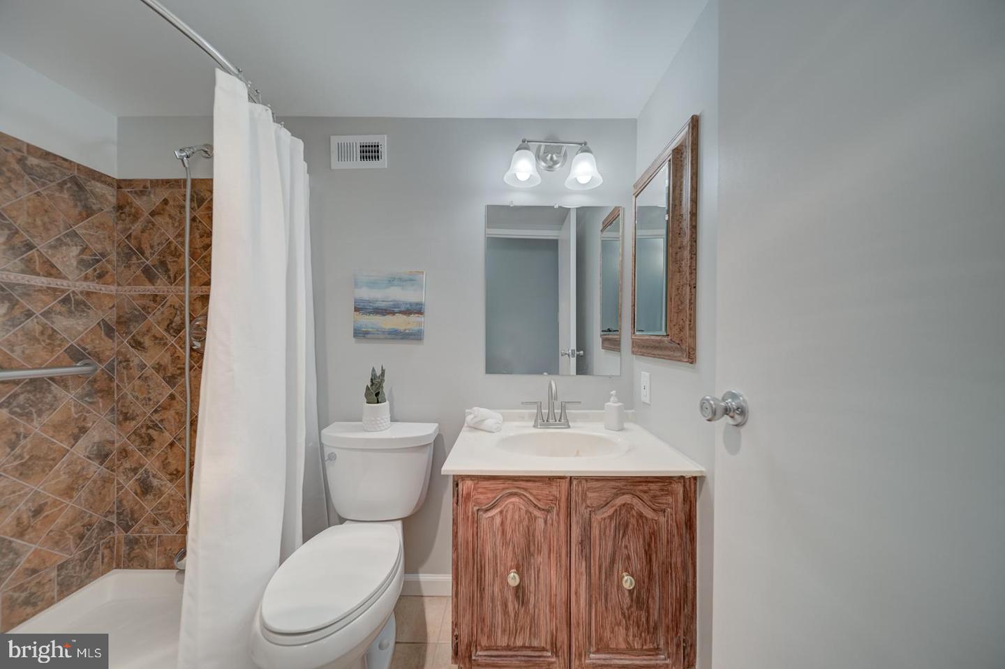 5300 HOLMES RUN PKWY #709, ALEXANDRIA, Virginia 22304, 2 Bedrooms Bedrooms, ,2 BathroomsBathrooms,Residential,For sale,5300 HOLMES RUN PKWY #709,VAAX2046490 MLS # VAAX2046490