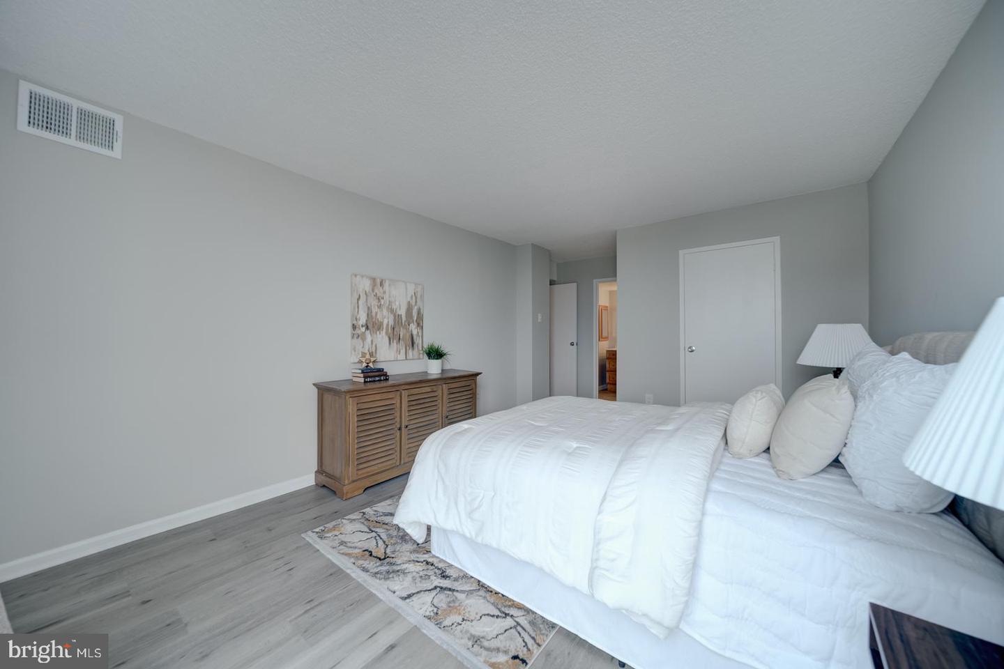 5300 HOLMES RUN PKWY #709, ALEXANDRIA, Virginia 22304, 2 Bedrooms Bedrooms, ,2 BathroomsBathrooms,Residential,For sale,5300 HOLMES RUN PKWY #709,VAAX2046490 MLS # VAAX2046490