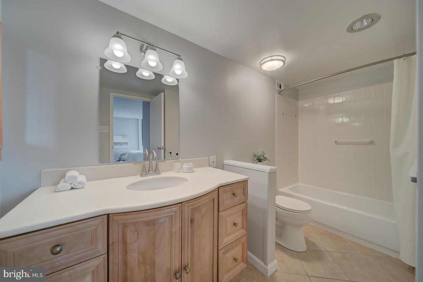 5300 HOLMES RUN PKWY #709, ALEXANDRIA, Virginia 22304, 2 Bedrooms Bedrooms, ,2 BathroomsBathrooms,Residential,For sale,5300 HOLMES RUN PKWY #709,VAAX2046490 MLS # VAAX2046490