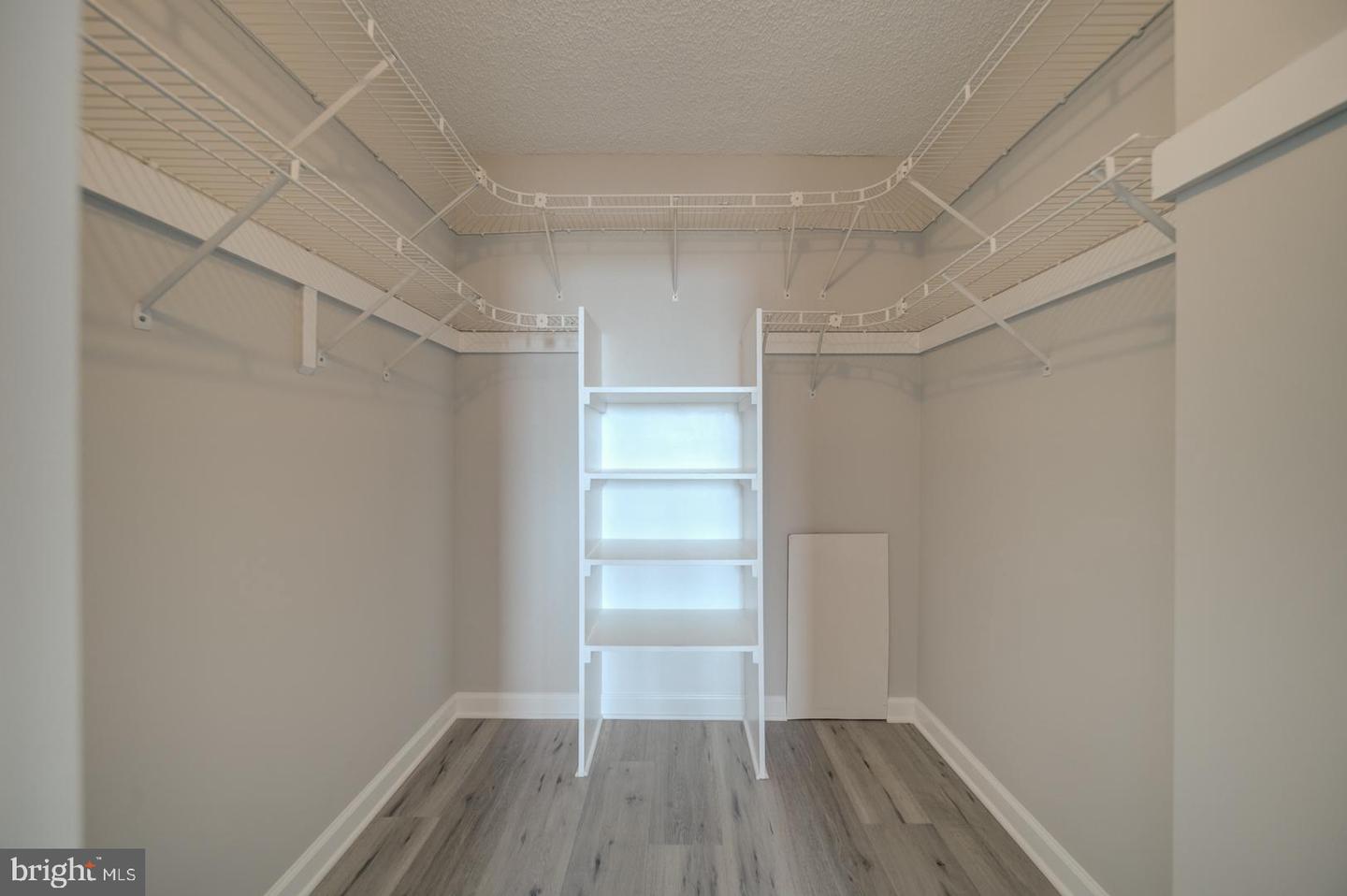 5300 HOLMES RUN PKWY #709, ALEXANDRIA, Virginia 22304, 2 Bedrooms Bedrooms, ,2 BathroomsBathrooms,Residential,For sale,5300 HOLMES RUN PKWY #709,VAAX2046490 MLS # VAAX2046490