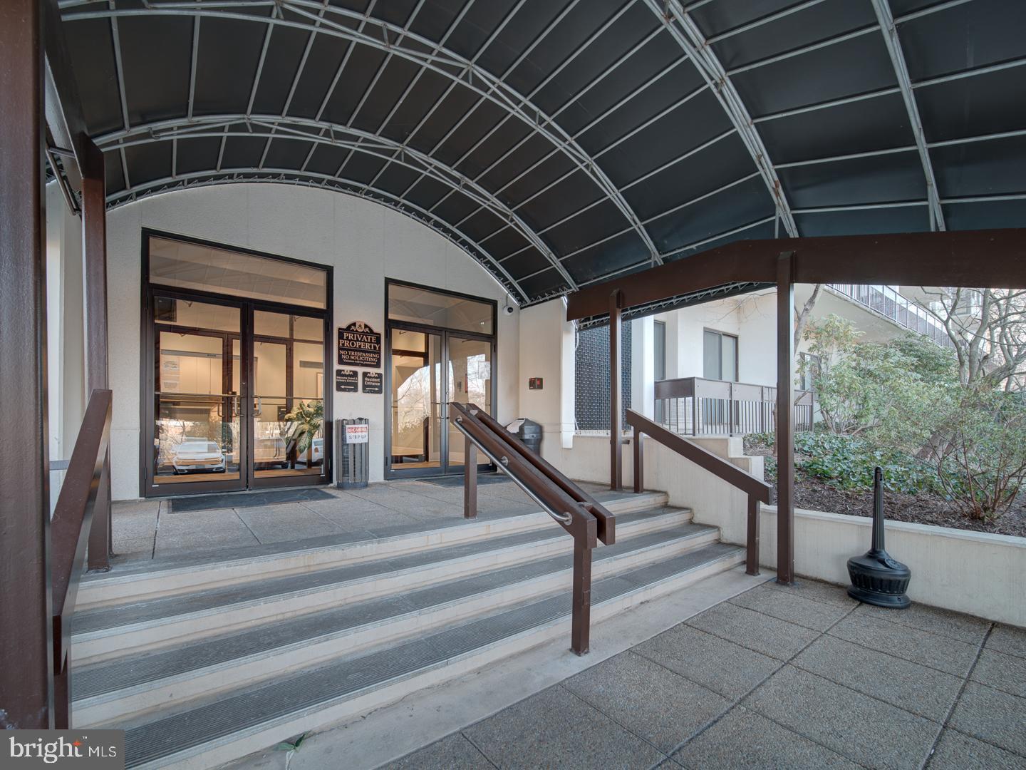 5300 HOLMES RUN PKWY #709, ALEXANDRIA, Virginia 22304, 2 Bedrooms Bedrooms, ,2 BathroomsBathrooms,Residential,For sale,5300 HOLMES RUN PKWY #709,VAAX2046490 MLS # VAAX2046490