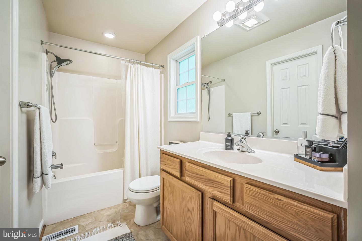 16206 TIFFANY LN, HAYMARKET, Virginia 20169, 3 Bedrooms Bedrooms, ,2 BathroomsBathrooms,Residential,For sale,16206 TIFFANY LN,VAPW2097004 MLS # VAPW2097004
