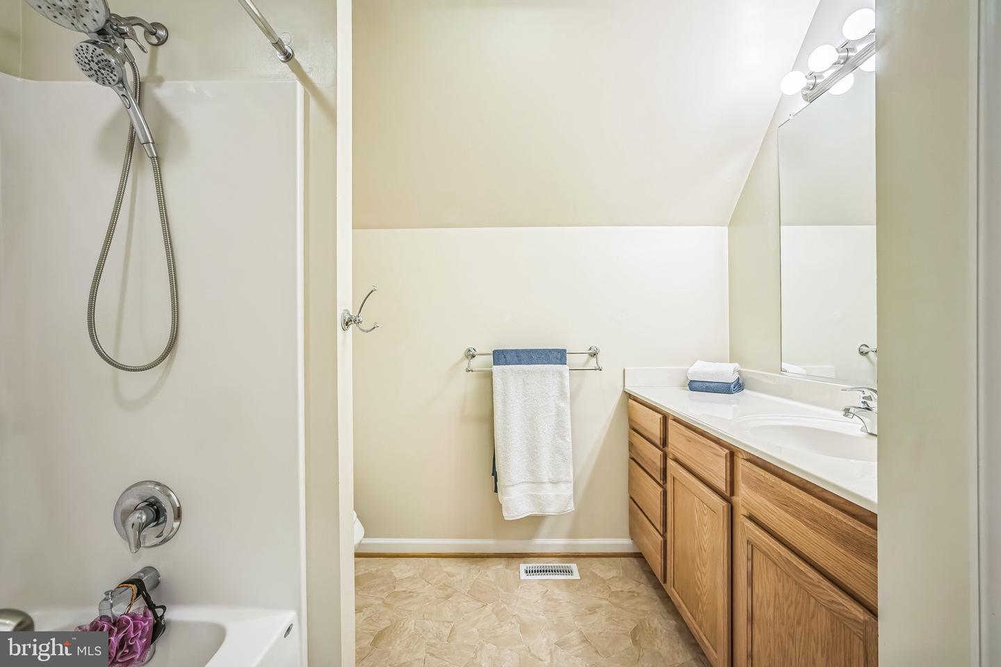 16206 TIFFANY LN, HAYMARKET, Virginia 20169, 3 Bedrooms Bedrooms, ,2 BathroomsBathrooms,Residential,For sale,16206 TIFFANY LN,VAPW2097004 MLS # VAPW2097004