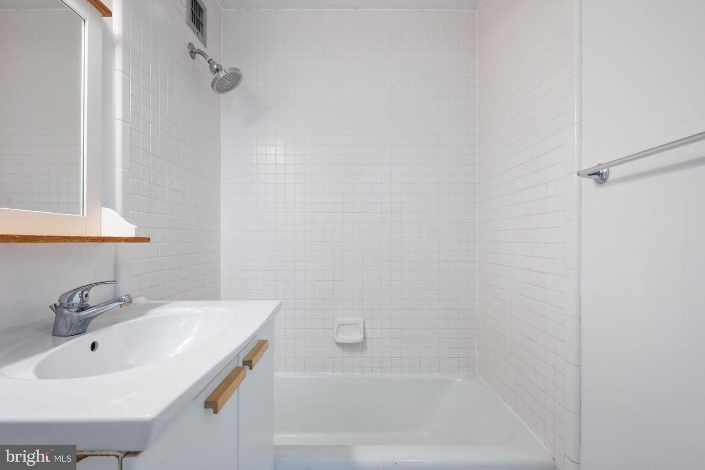 1111 ARLINGTON BLVD #707, ARLINGTON, Virginia 22209, 1 Bedroom Bedrooms, ,1 BathroomBathrooms,Residential,For sale,1111 ARLINGTON BLVD #707,VAAR2059204 MLS # VAAR2059204