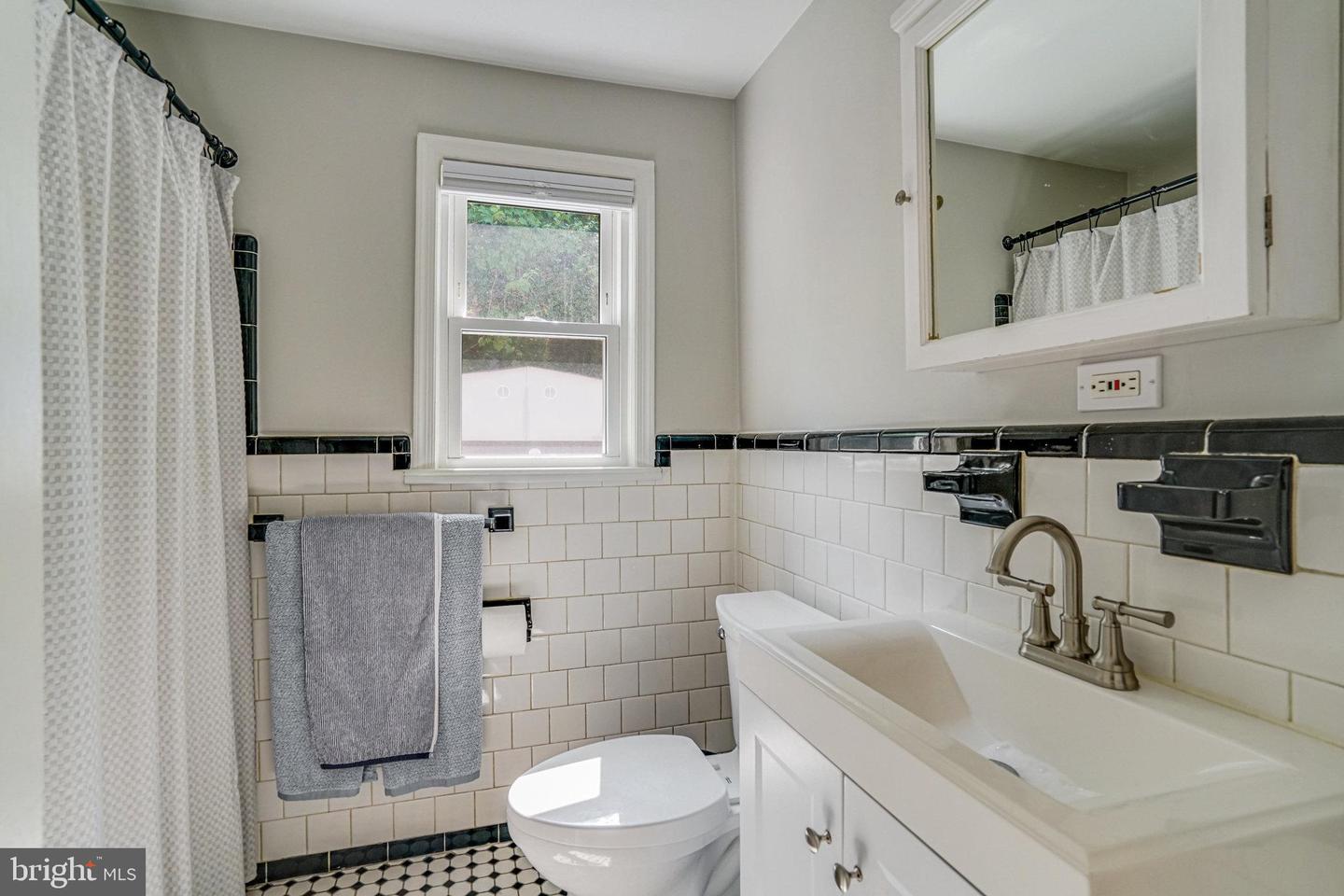 3817 LARCHWOOD RD, FALLS CHURCH, Virginia 22041, 3 Bedrooms Bedrooms, ,2 BathroomsBathrooms,Residential,For sale,3817 LARCHWOOD RD,VAFX2247430 MLS # VAFX2247430