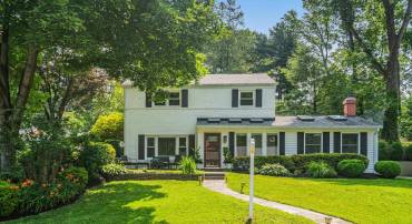 3817 LARCHWOOD RD, FALLS CHURCH, Virginia 22041, 3 Bedrooms Bedrooms, ,2 BathroomsBathrooms,Residential,For sale,3817 LARCHWOOD RD,VAFX2247430 MLS # VAFX2247430