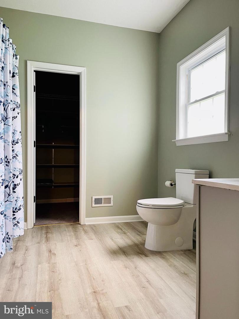 275 GREENWOOD RD, WINCHESTER, Virginia 22602, 3 Bedrooms Bedrooms, 6 Rooms Rooms,3 BathroomsBathrooms,Residential,For sale,275 GREENWOOD RD,VAFV2034838 MLS # VAFV2034838