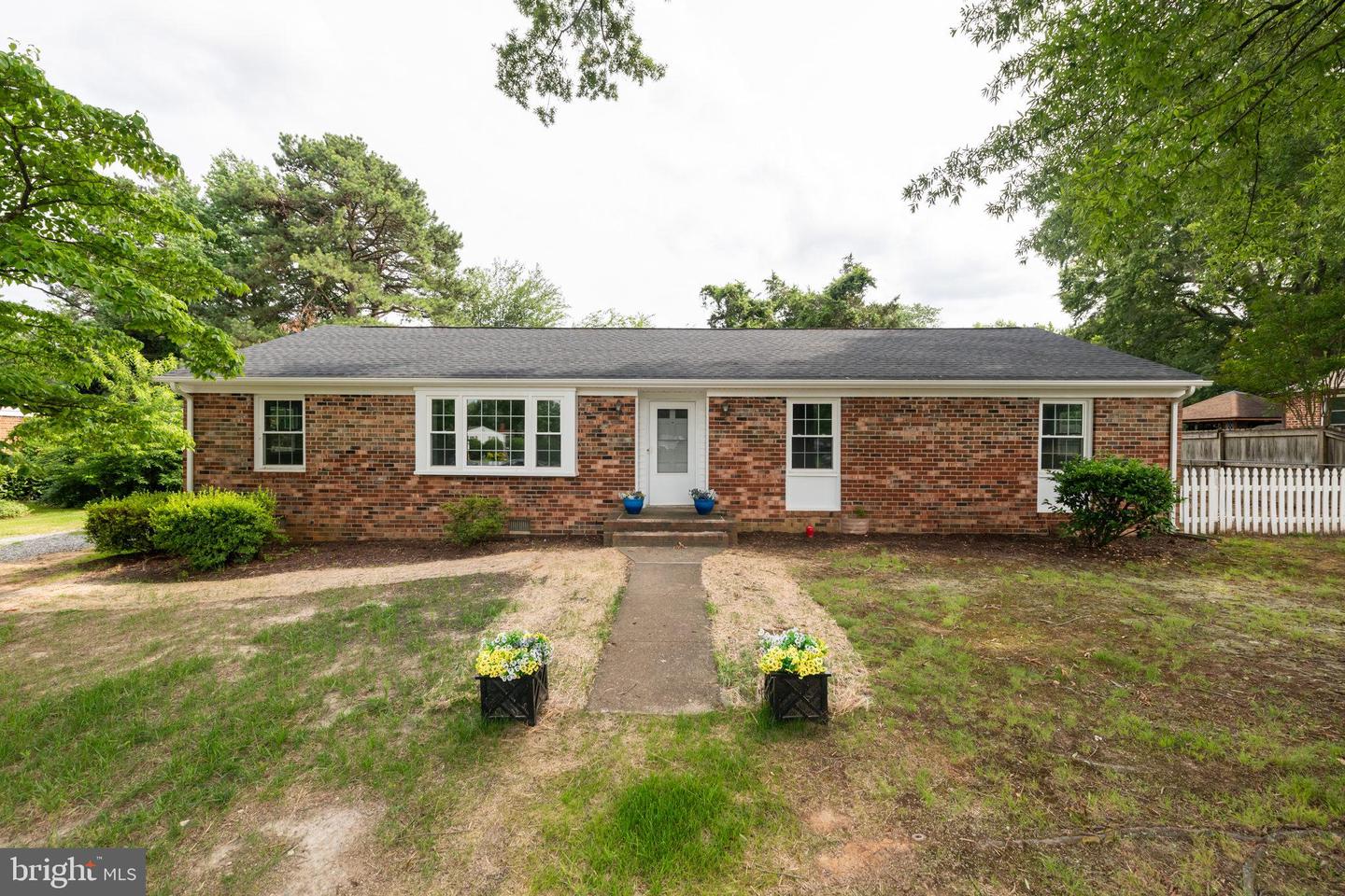 10401 W HUGUENOT RD, NORTH CHESTERFIELD, Virginia 23224, 3 Bedrooms Bedrooms, ,2 BathroomsBathrooms,Residential,For sale,10401 W HUGUENOT RD,VACF2001188 MLS # VACF2001188