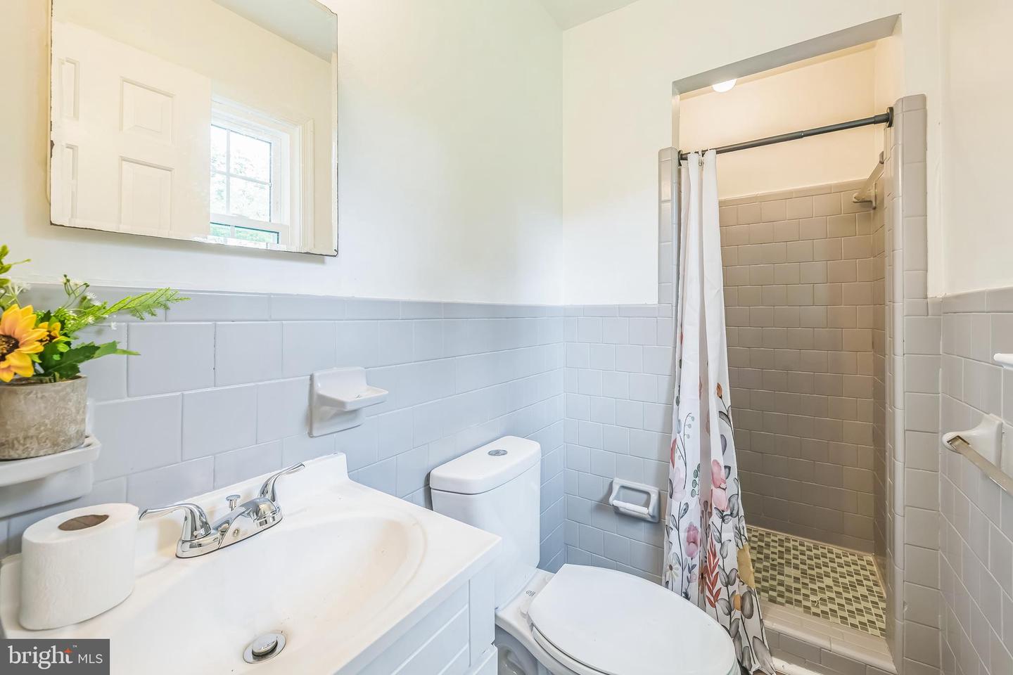 10401 W HUGUENOT RD, NORTH CHESTERFIELD, Virginia 23224, 3 Bedrooms Bedrooms, ,2 BathroomsBathrooms,Residential,For sale,10401 W HUGUENOT RD,VACF2001188 MLS # VACF2001188