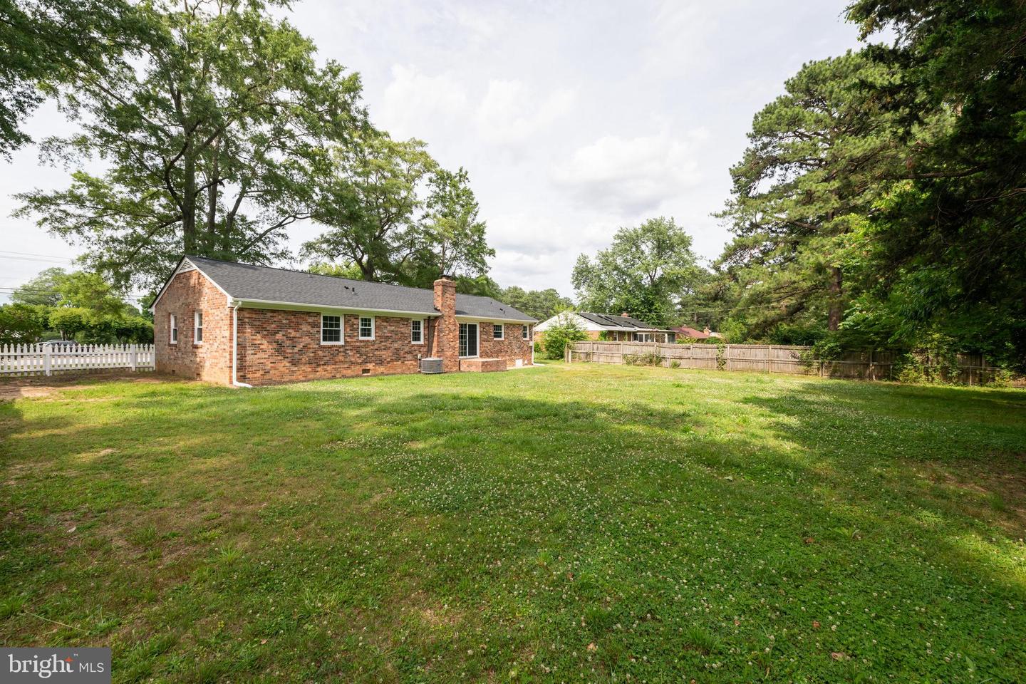 10401 W HUGUENOT RD, NORTH CHESTERFIELD, Virginia 23224, 3 Bedrooms Bedrooms, ,2 BathroomsBathrooms,Residential,For sale,10401 W HUGUENOT RD,VACF2001188 MLS # VACF2001188