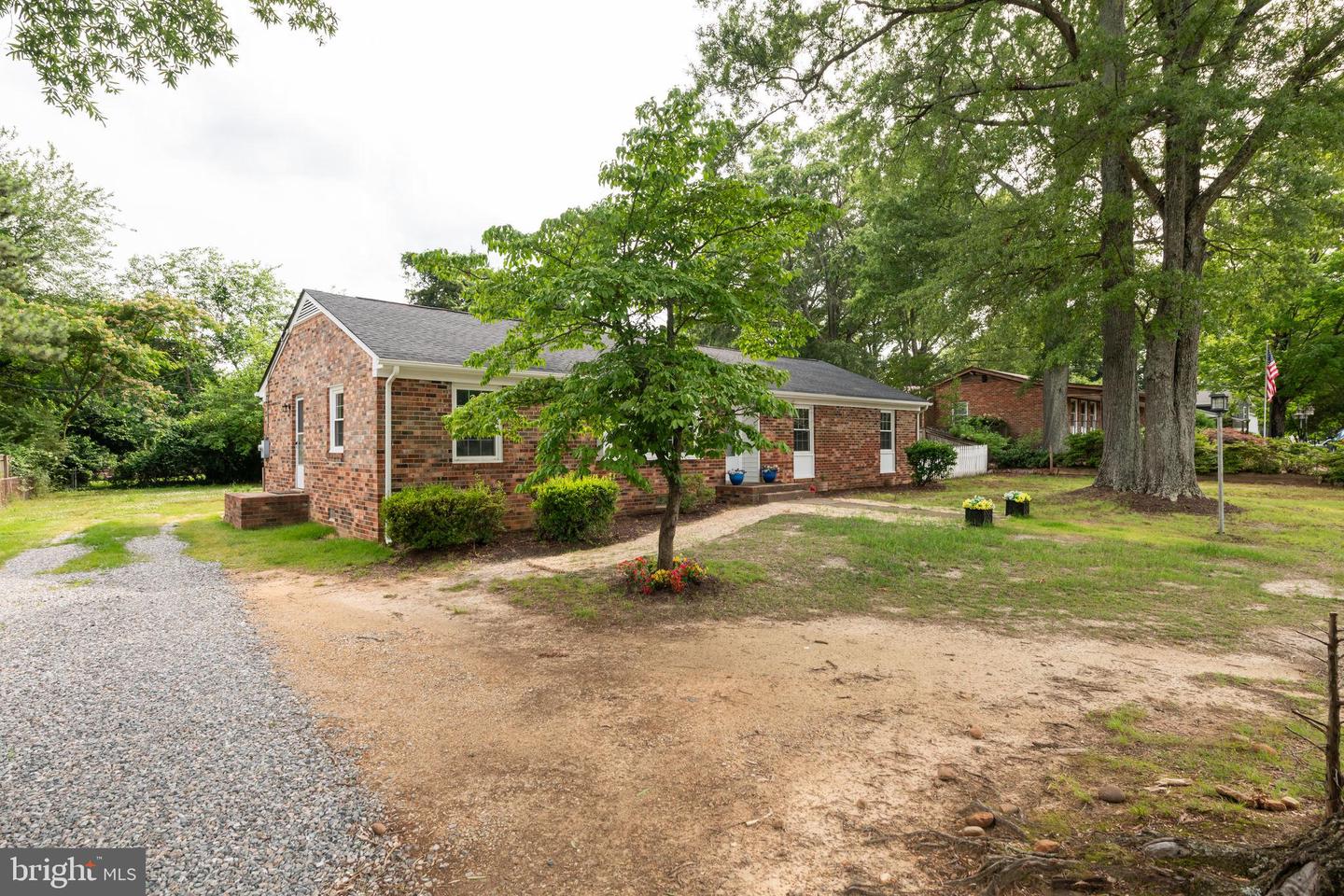 10401 W HUGUENOT RD, NORTH CHESTERFIELD, Virginia 23224, 3 Bedrooms Bedrooms, ,2 BathroomsBathrooms,Residential,For sale,10401 W HUGUENOT RD,VACF2001188 MLS # VACF2001188