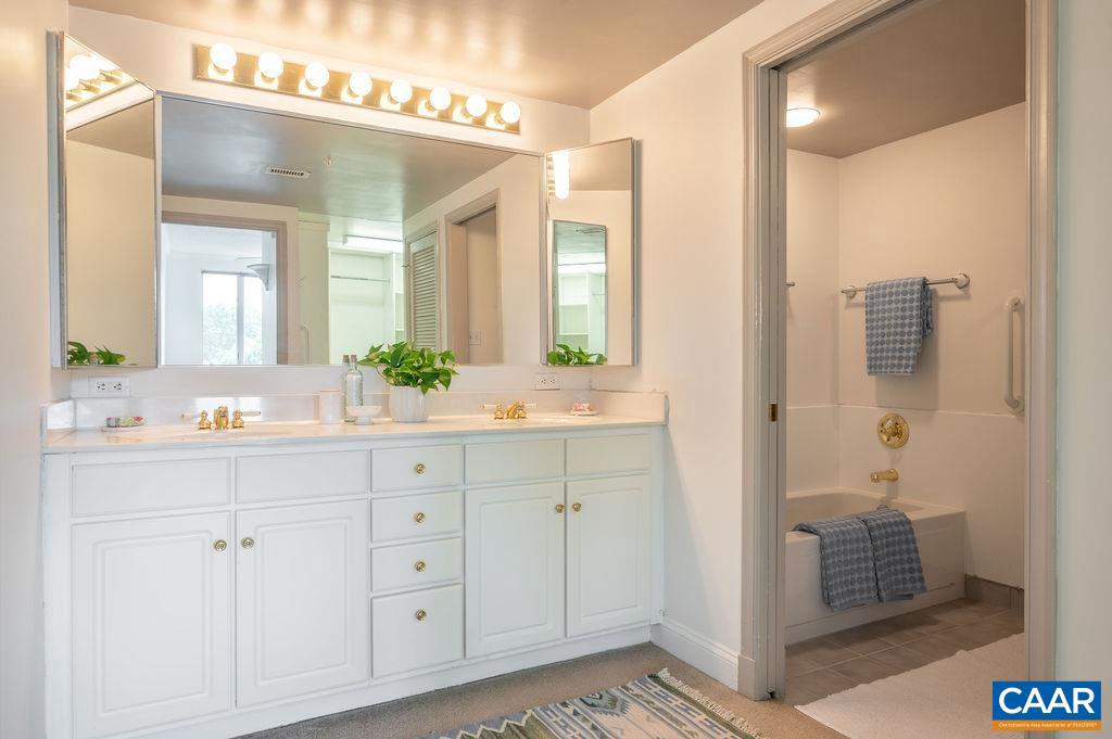 500 CRESTWOOD DR #2203, CHARLOTTESVILLE, Virginia 22903, 2 Bedrooms Bedrooms, ,2 BathroomsBathrooms,Residential,For sale,500 CRESTWOOD DR #2203,665707 MLS # 665707