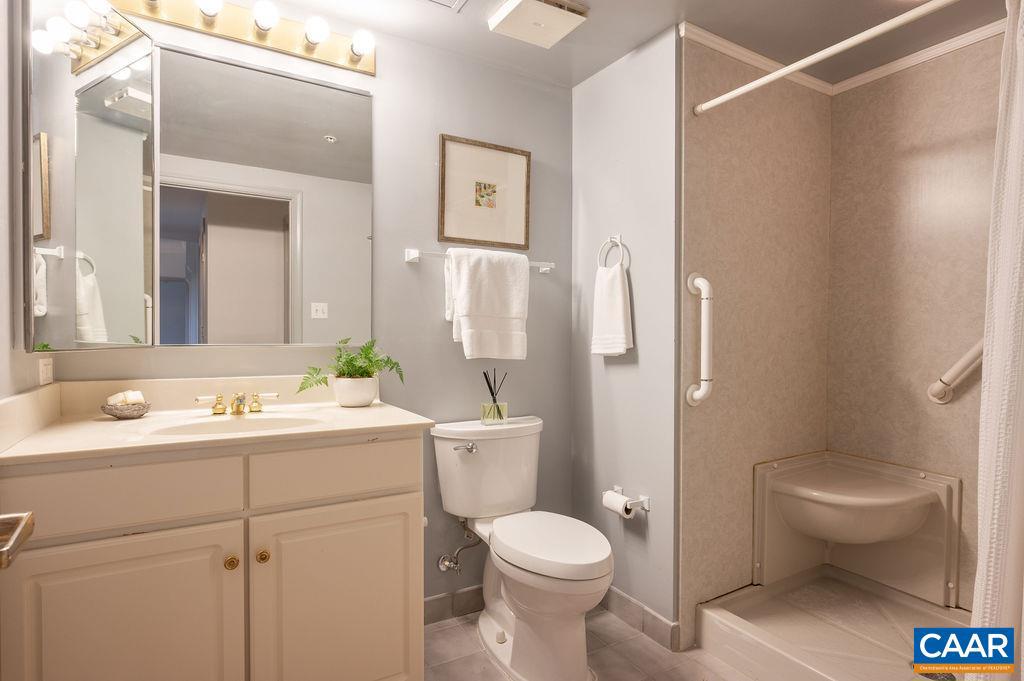 500 CRESTWOOD DR #2203, CHARLOTTESVILLE, Virginia 22903, 2 Bedrooms Bedrooms, ,2 BathroomsBathrooms,Residential,For sale,500 CRESTWOOD DR #2203,665707 MLS # 665707
