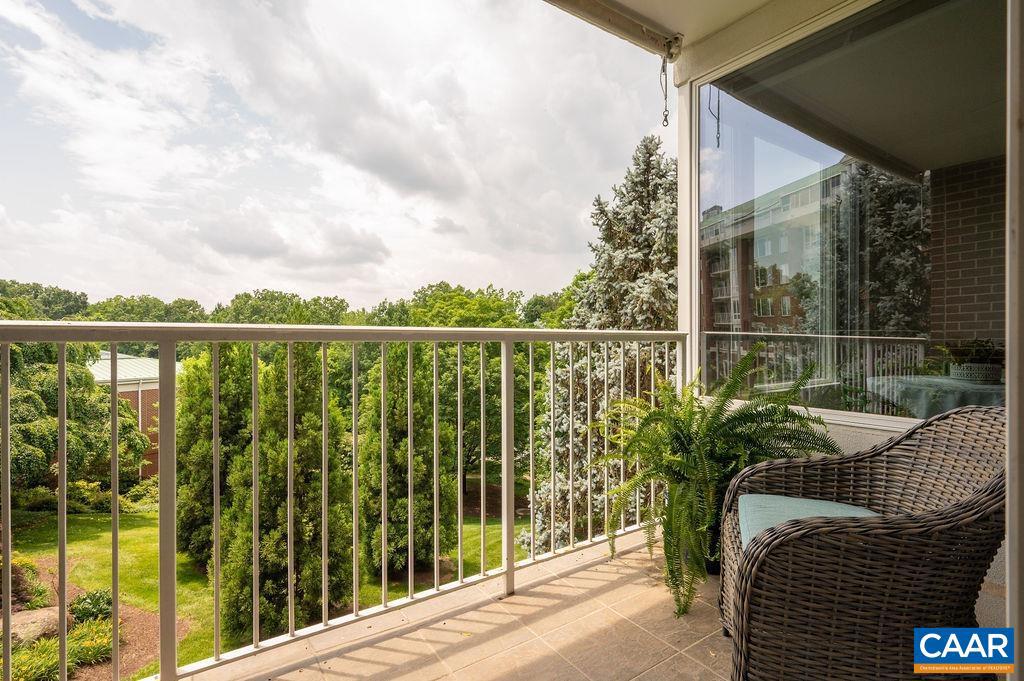 500 CRESTWOOD DR #2203, CHARLOTTESVILLE, Virginia 22903, 2 Bedrooms Bedrooms, ,2 BathroomsBathrooms,Residential,For sale,500 CRESTWOOD DR #2203,665707 MLS # 665707