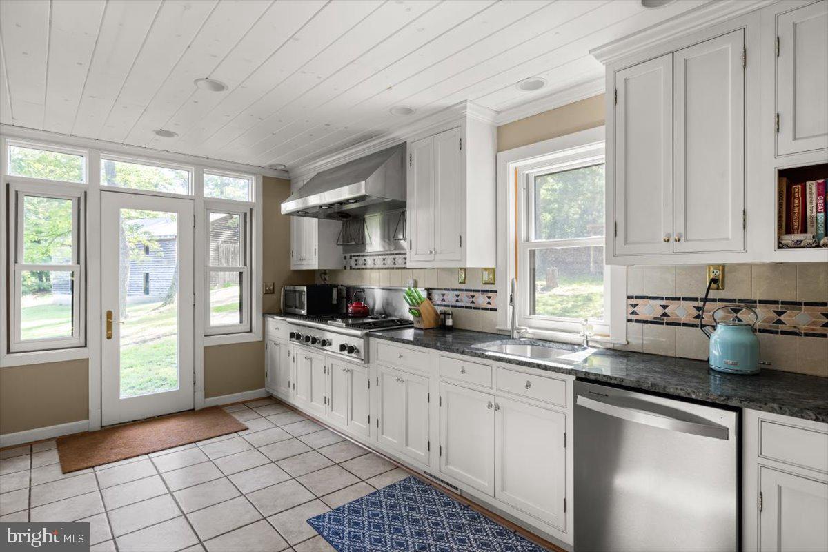 200 SWEETBRIAR, WINCHESTER, Virginia 22603, 3 Bedrooms Bedrooms, ,2 BathroomsBathrooms,Residential,For sale,200 SWEETBRIAR,VAFV2034836 MLS # VAFV2034836