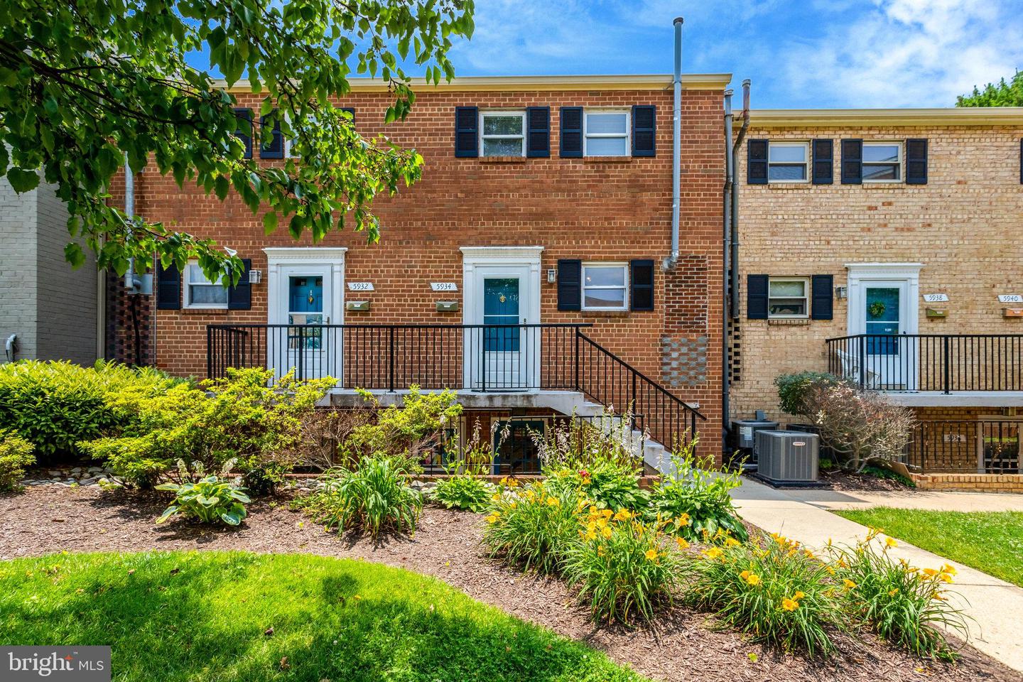 5934 MAYFLOWER CT, ALEXANDRIA, Virginia 22312, 2 Bedrooms Bedrooms, ,1 BathroomBathrooms,Residential,For sale,5934 MAYFLOWER CT,VAAX2046496 MLS # VAAX2046496