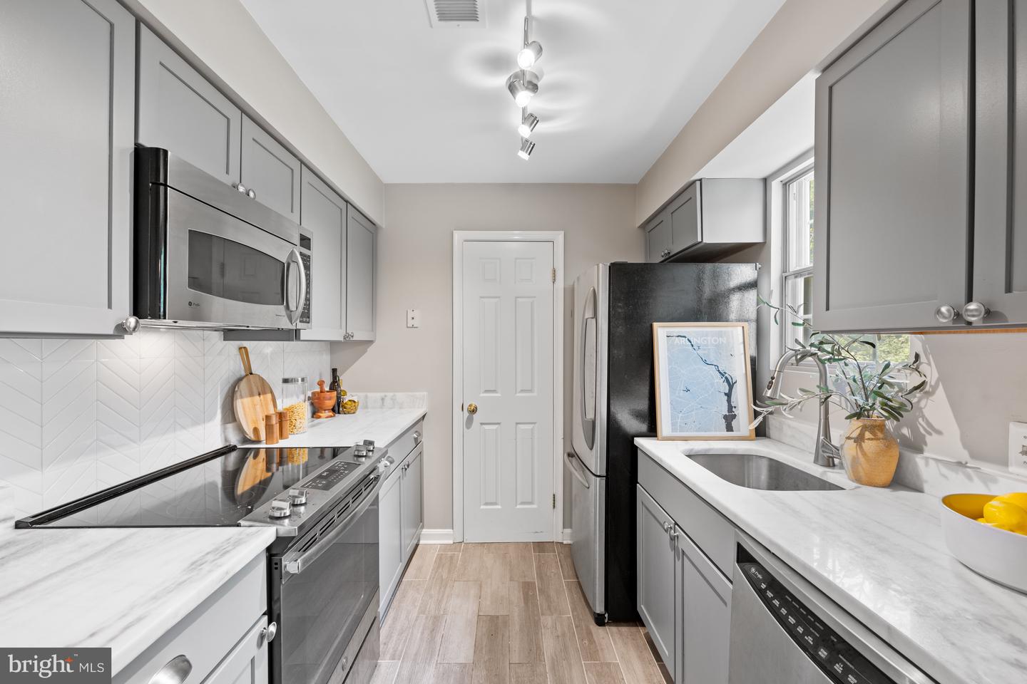 2050 N CALVERT ST #410, ARLINGTON, Virginia 22201, 2 Bedrooms Bedrooms, ,1 BathroomBathrooms,Residential,For sale,2050 N CALVERT ST #410,VAAR2059216 MLS # VAAR2059216