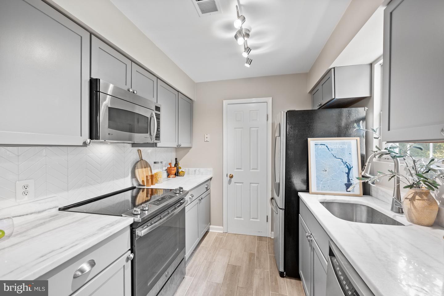 2050 N CALVERT ST #410, ARLINGTON, Virginia 22201, 2 Bedrooms Bedrooms, ,1 BathroomBathrooms,Residential,For sale,2050 N CALVERT ST #410,VAAR2059216 MLS # VAAR2059216