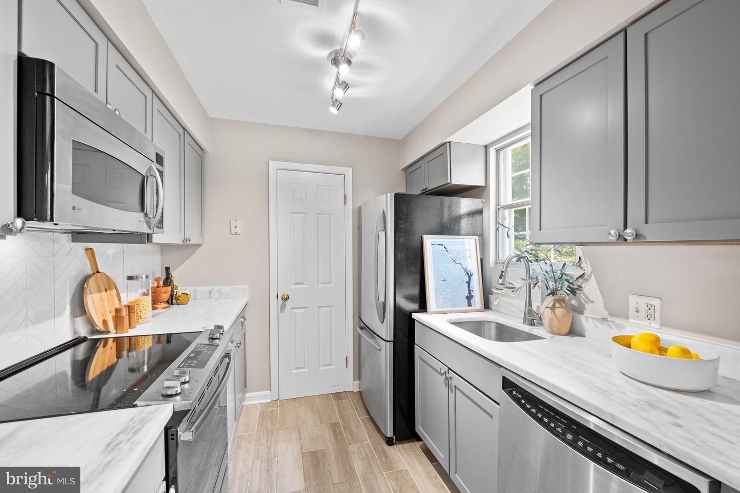 2050 N CALVERT ST #410, ARLINGTON, Virginia 22201, 2 Bedrooms Bedrooms, ,1 BathroomBathrooms,Residential,For sale,2050 N CALVERT ST #410,VAAR2059216 MLS # VAAR2059216