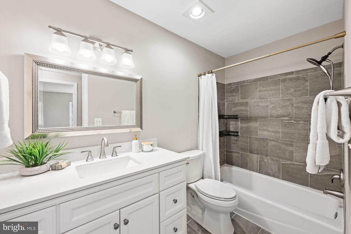 2050 N CALVERT ST #410, ARLINGTON, Virginia 22201, 2 Bedrooms Bedrooms, ,1 BathroomBathrooms,Residential,For sale,2050 N CALVERT ST #410,VAAR2059216 MLS # VAAR2059216