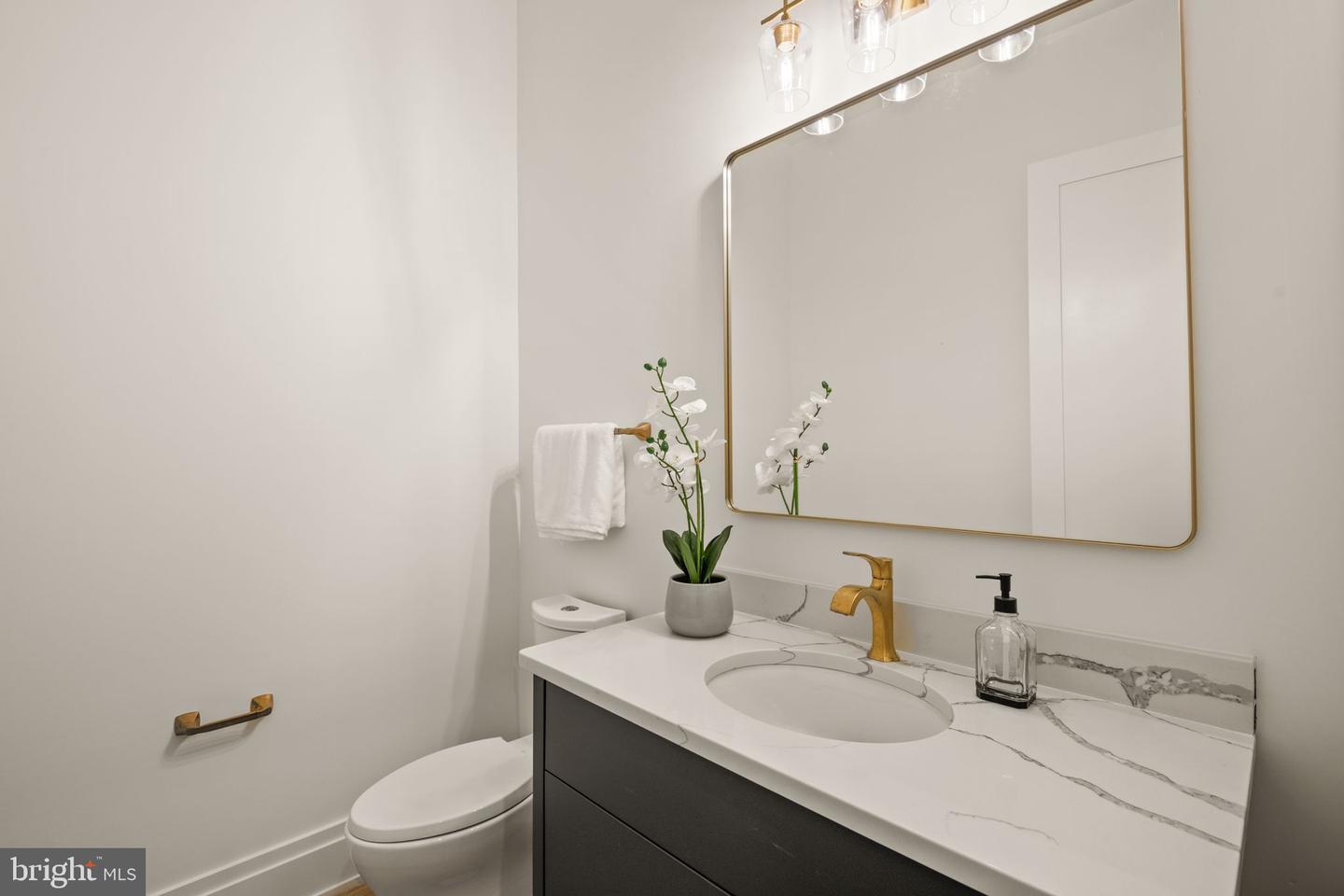 5022 CATHEDRAL AVE NW, WASHINGTON, District Of Columbia 20016, 6 Bedrooms Bedrooms, ,4 BathroomsBathrooms,Residential,For sale,5022 CATHEDRAL AVE NW,DCDC2205756 MLS # DCDC2205756