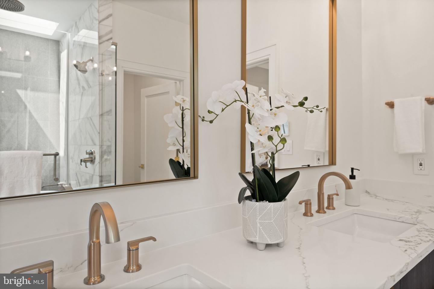 5022 CATHEDRAL AVE NW, WASHINGTON, District Of Columbia 20016, 6 Bedrooms Bedrooms, ,4 BathroomsBathrooms,Residential,For sale,5022 CATHEDRAL AVE NW,DCDC2205756 MLS # DCDC2205756
