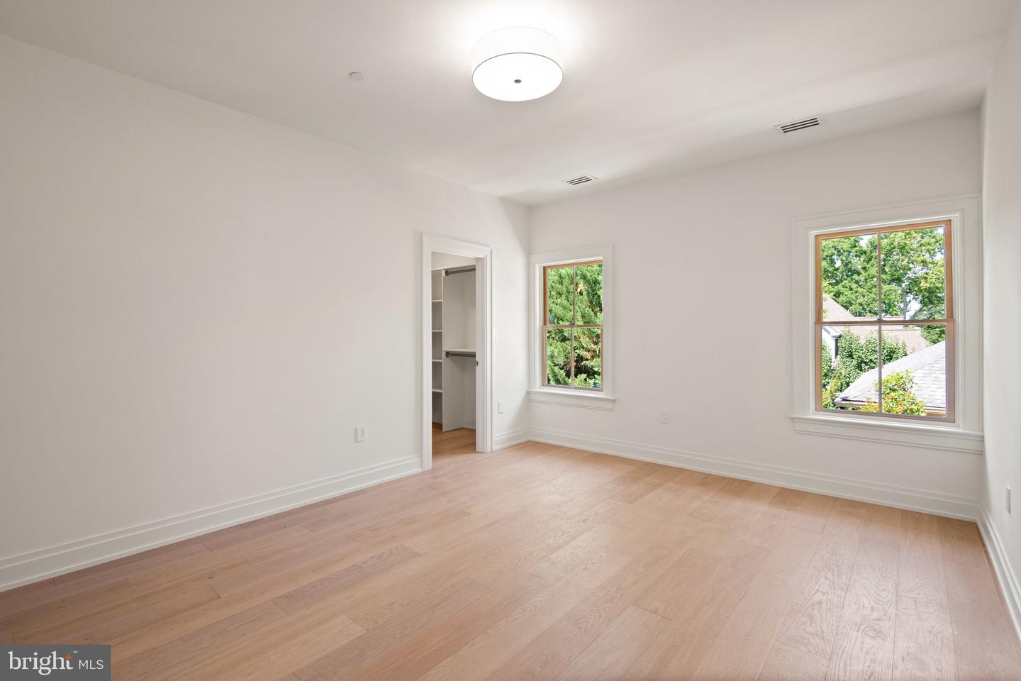 5022 CATHEDRAL AVE NW, WASHINGTON, District Of Columbia 20016, 6 Bedrooms Bedrooms, ,4 BathroomsBathrooms,Residential,For sale,5022 CATHEDRAL AVE NW,DCDC2205756 MLS # DCDC2205756