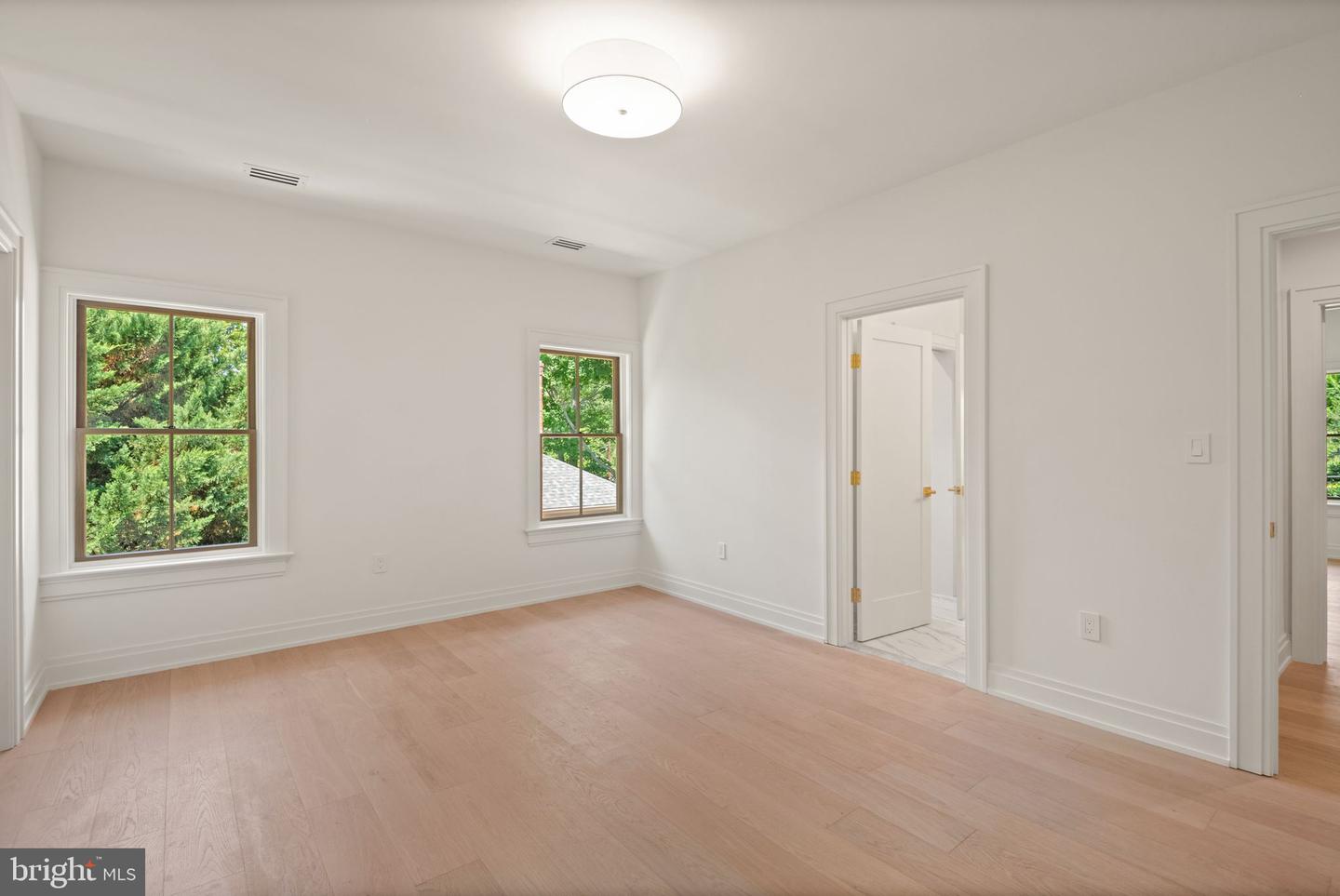 5022 CATHEDRAL AVE NW, WASHINGTON, District Of Columbia 20016, 6 Bedrooms Bedrooms, ,4 BathroomsBathrooms,Residential,For sale,5022 CATHEDRAL AVE NW,DCDC2205756 MLS # DCDC2205756