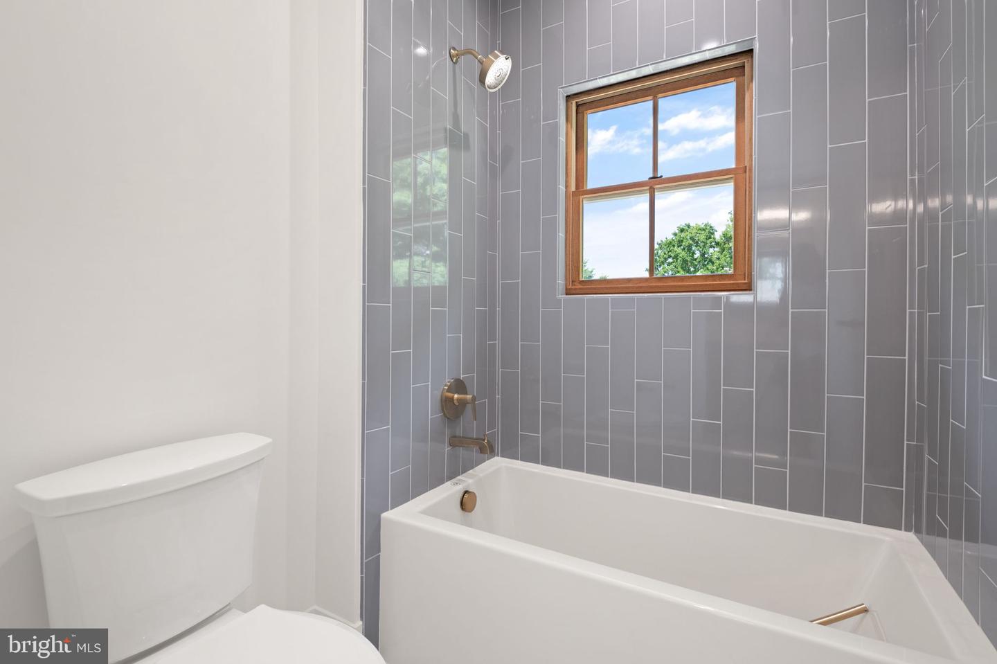 5022 CATHEDRAL AVE NW, WASHINGTON, District Of Columbia 20016, 6 Bedrooms Bedrooms, ,4 BathroomsBathrooms,Residential,For sale,5022 CATHEDRAL AVE NW,DCDC2205756 MLS # DCDC2205756
