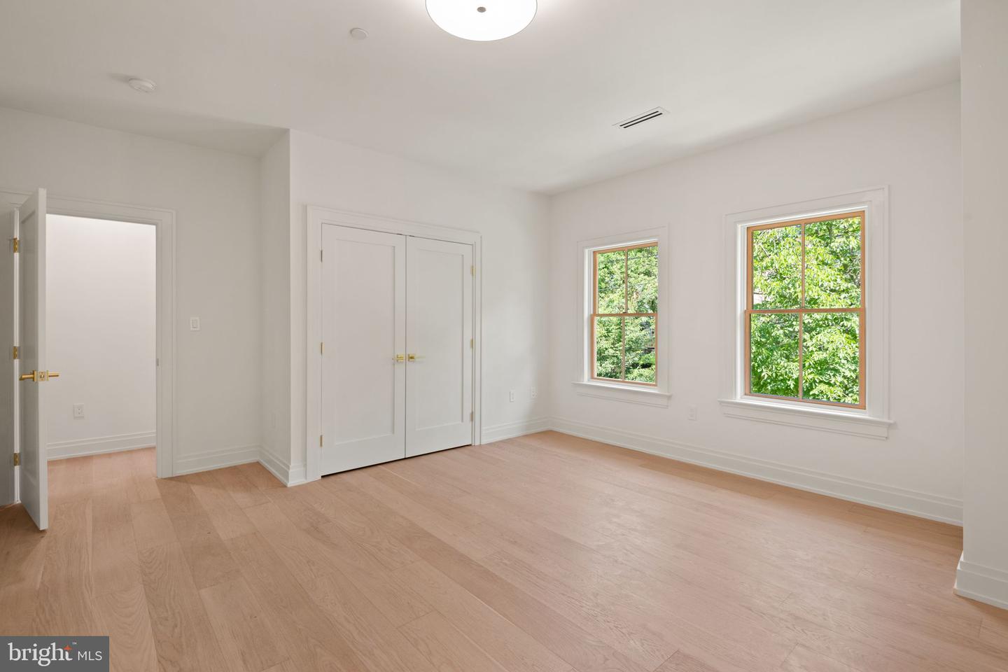 5022 CATHEDRAL AVE NW, WASHINGTON, District Of Columbia 20016, 6 Bedrooms Bedrooms, ,4 BathroomsBathrooms,Residential,For sale,5022 CATHEDRAL AVE NW,DCDC2205756 MLS # DCDC2205756