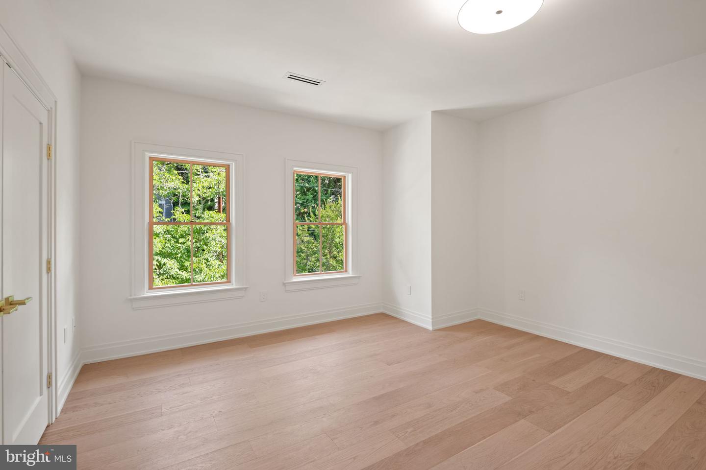 5022 CATHEDRAL AVE NW, WASHINGTON, District Of Columbia 20016, 6 Bedrooms Bedrooms, ,4 BathroomsBathrooms,Residential,For sale,5022 CATHEDRAL AVE NW,DCDC2205756 MLS # DCDC2205756