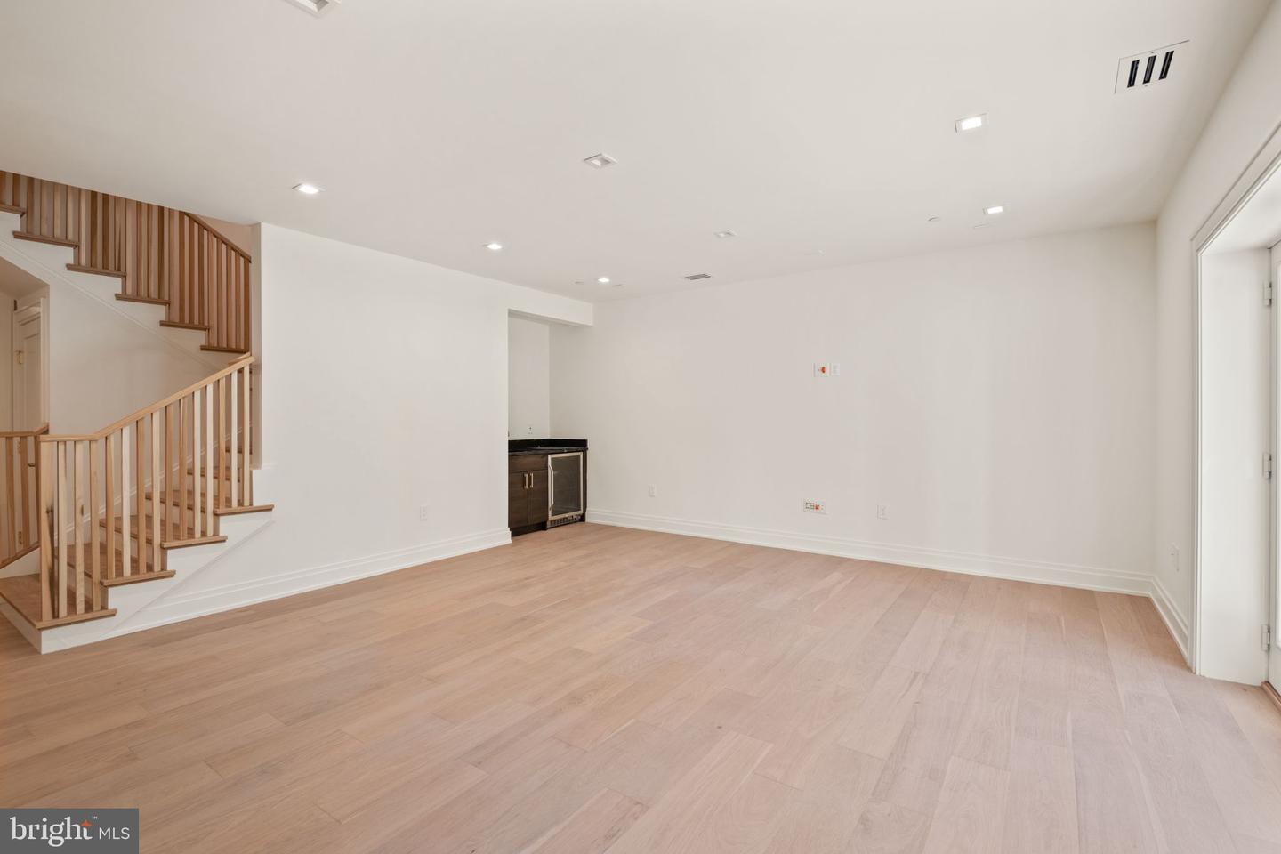 5022 CATHEDRAL AVE NW, WASHINGTON, District Of Columbia 20016, 6 Bedrooms Bedrooms, ,4 BathroomsBathrooms,Residential,For sale,5022 CATHEDRAL AVE NW,DCDC2205756 MLS # DCDC2205756