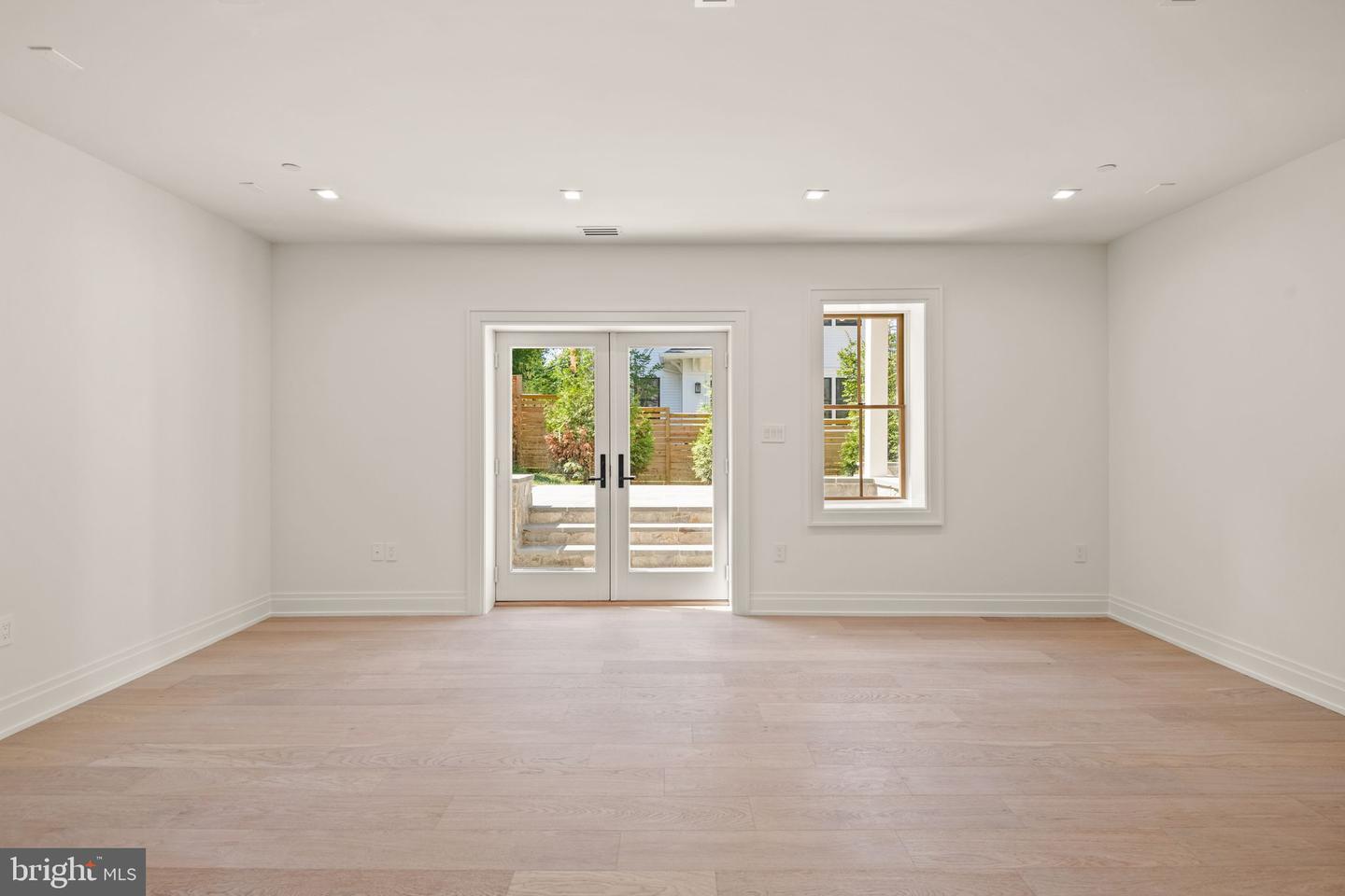 5022 CATHEDRAL AVE NW, WASHINGTON, District Of Columbia 20016, 6 Bedrooms Bedrooms, ,4 BathroomsBathrooms,Residential,For sale,5022 CATHEDRAL AVE NW,DCDC2205756 MLS # DCDC2205756