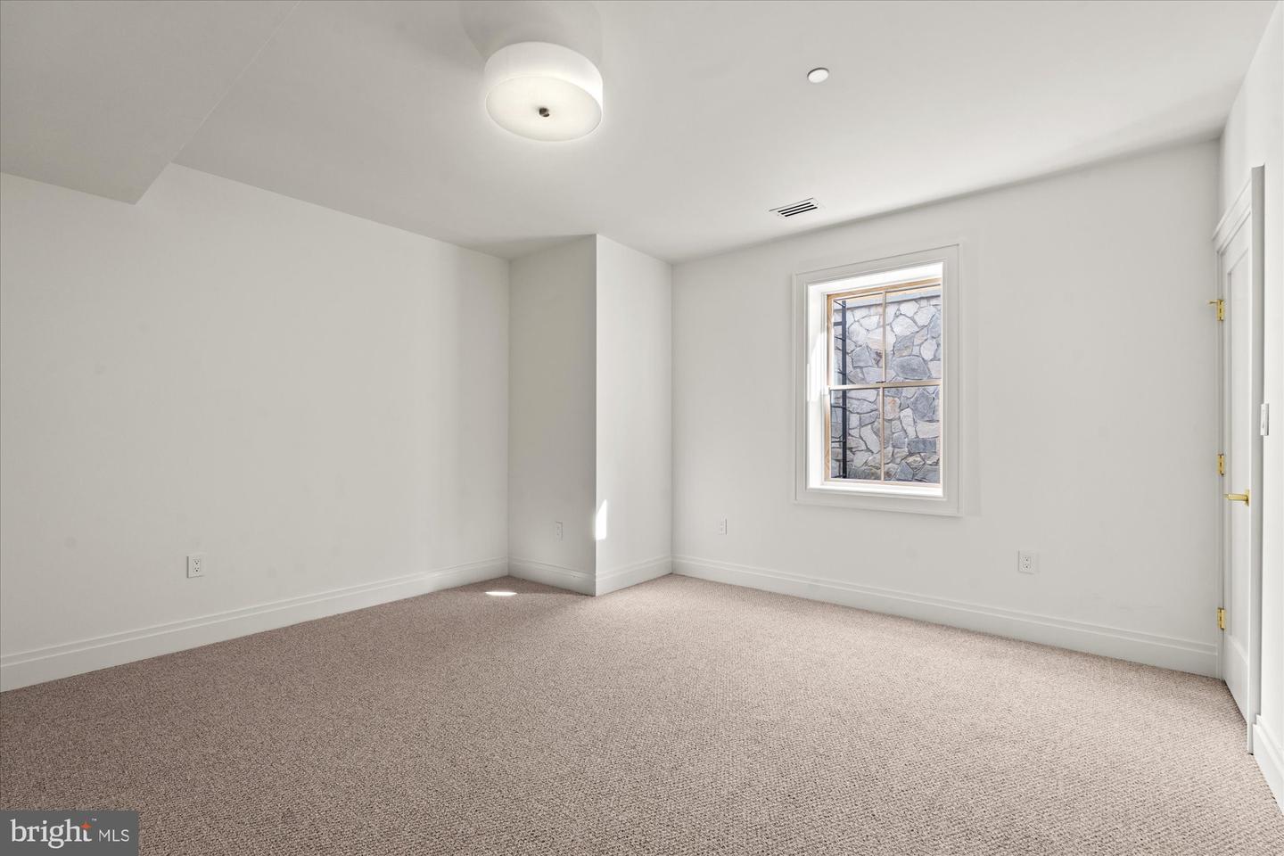 5022 CATHEDRAL AVE NW, WASHINGTON, District Of Columbia 20016, 6 Bedrooms Bedrooms, ,4 BathroomsBathrooms,Residential,For sale,5022 CATHEDRAL AVE NW,DCDC2205756 MLS # DCDC2205756